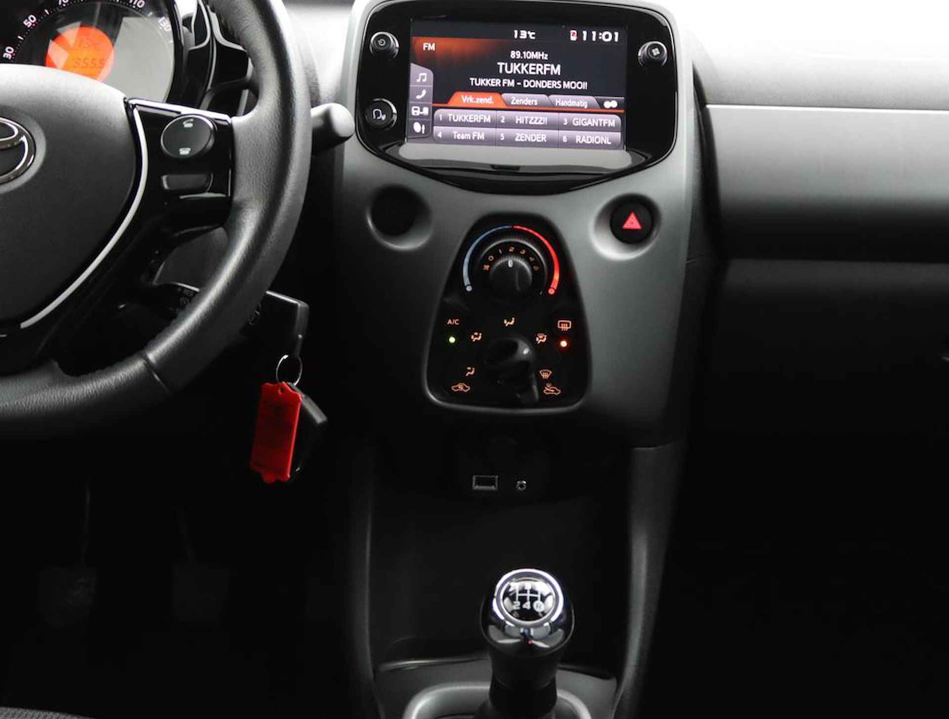 Toyota Aygo 1.0 VVT-i x-play | Apple carplay/Android auto | Parkeercamera | Groot display | - 48/52