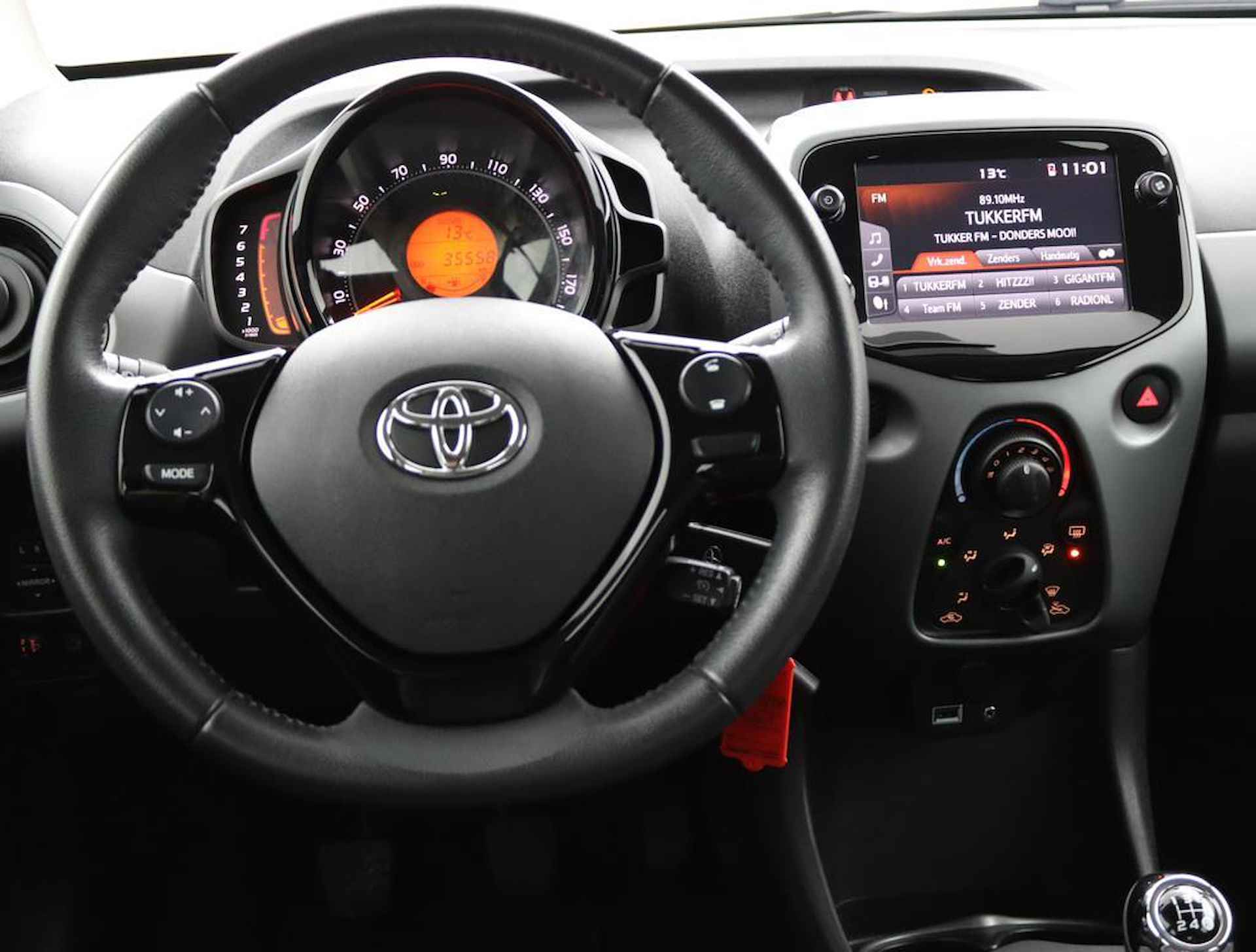 Toyota Aygo 1.0 VVT-i x-play | Apple carplay/Android auto | Parkeercamera | Groot display | - 49/52