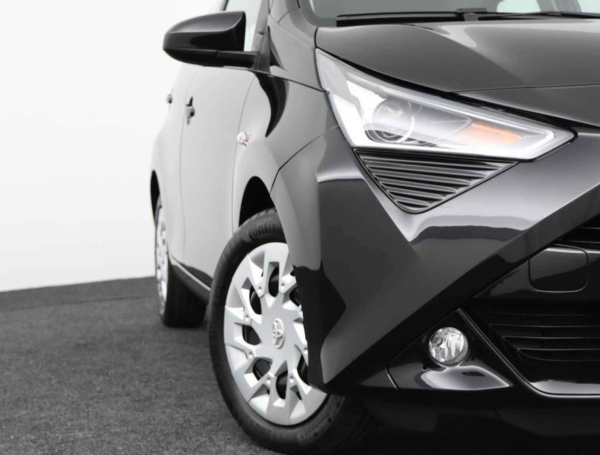 Toyota Aygo 1.0 VVT-i x-play | Apple carplay/Android auto | Parkeercamera | Groot display | - 52/52