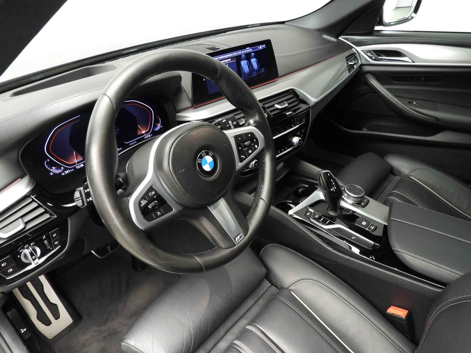 BMW 5 Serie Touring 520i | M-Sportpakket | LED | Leder | HUD | Schuifdak | Chrome line | DAB | Hifi speakers | Alu 20 inch | Showroom Sale - 5/40