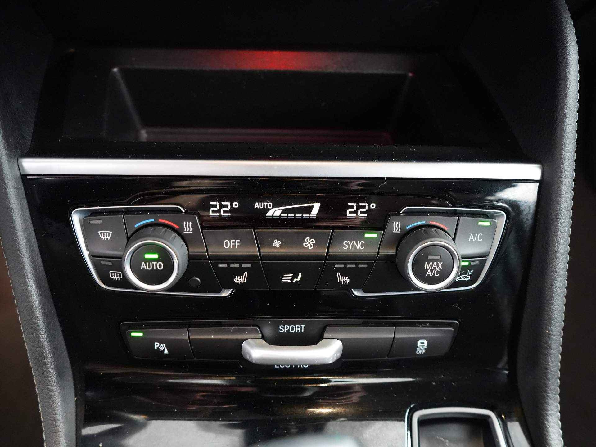 BMW 2 Serie Gran Tourer 218i 7p. Executive Edition Sportline | Navigatie | Stoelverwarming | Head-Up Display | Lichtmetalen velgen 16" - 16/34