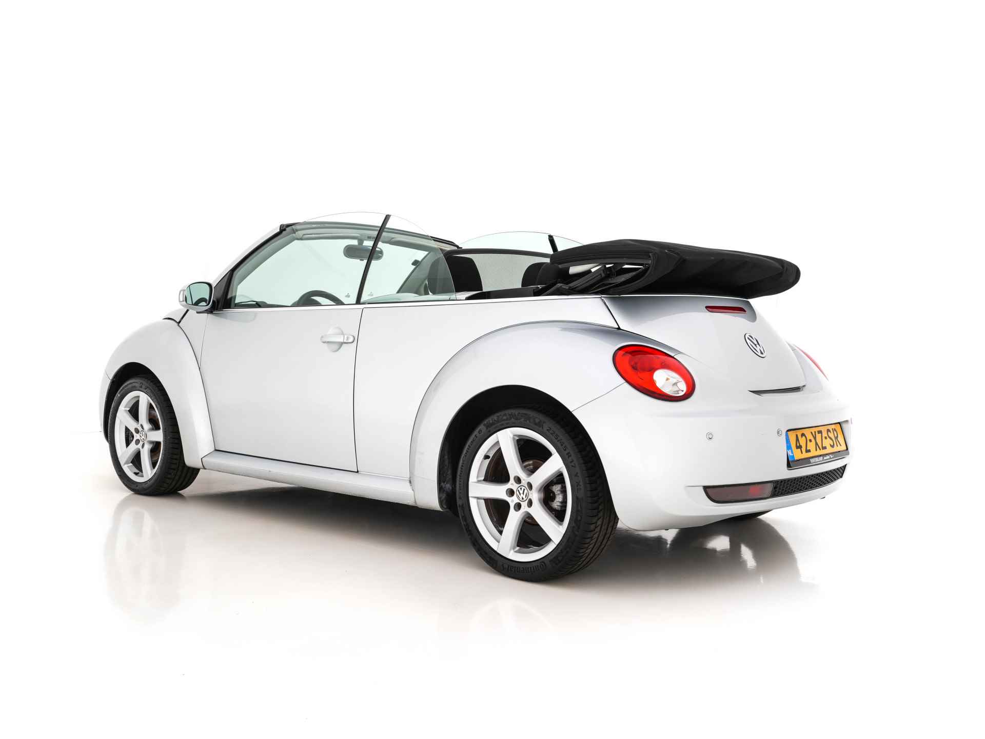 Volkswagen New Beetle Cabriolet 1.6 Highline *AIRCO | CRUISE | PDC | AIRSCARF | COMFORT-SEATS | RADIO-CD | 17''ALU * - 4/37