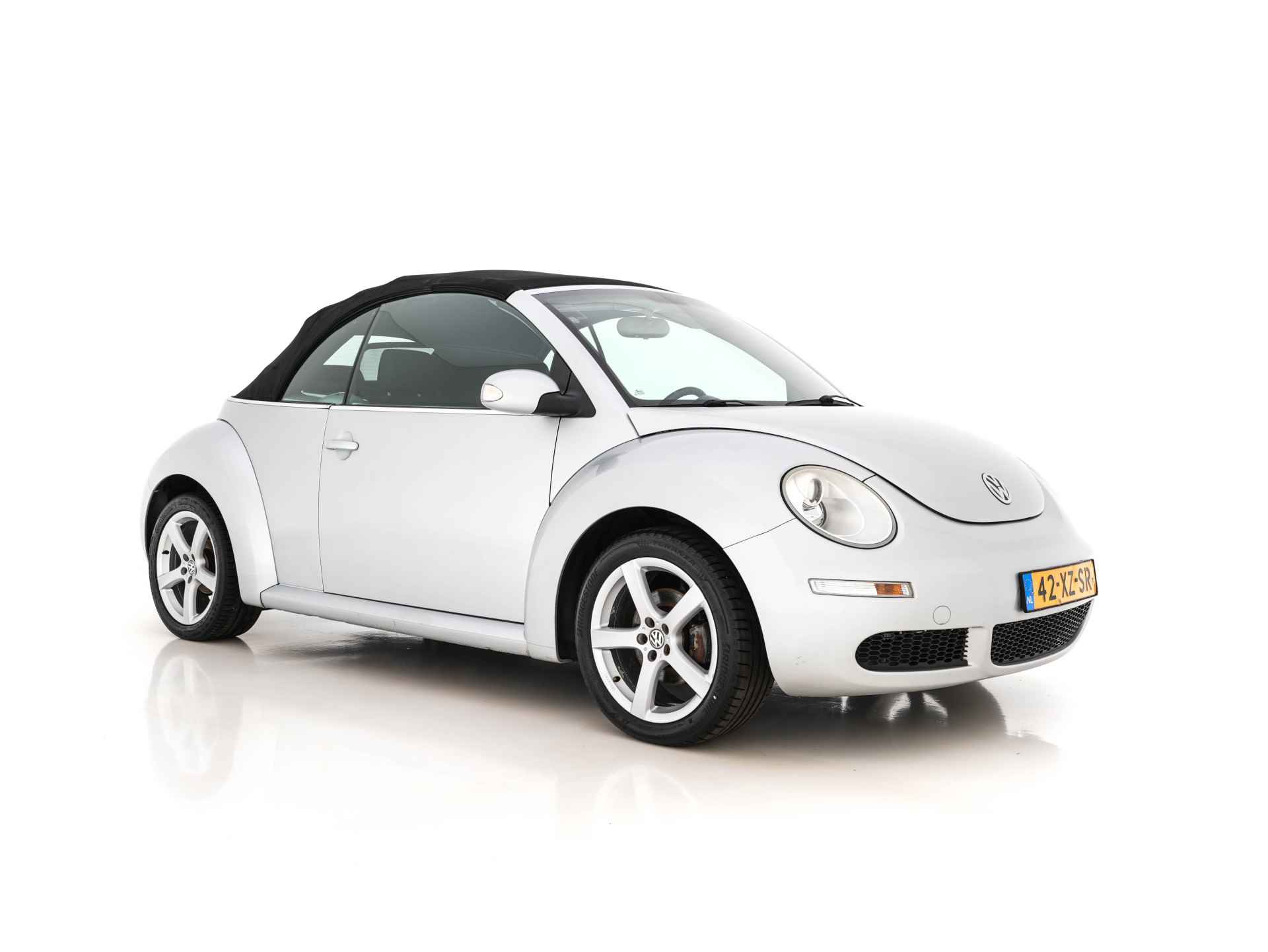 Volkswagen New Beetle Cabriolet 1.6 Highline *AIRCO | CRUISE | PDC | AIRSCARF | COMFORT-SEATS | RADIO-CD | 17''ALU * - 23/37