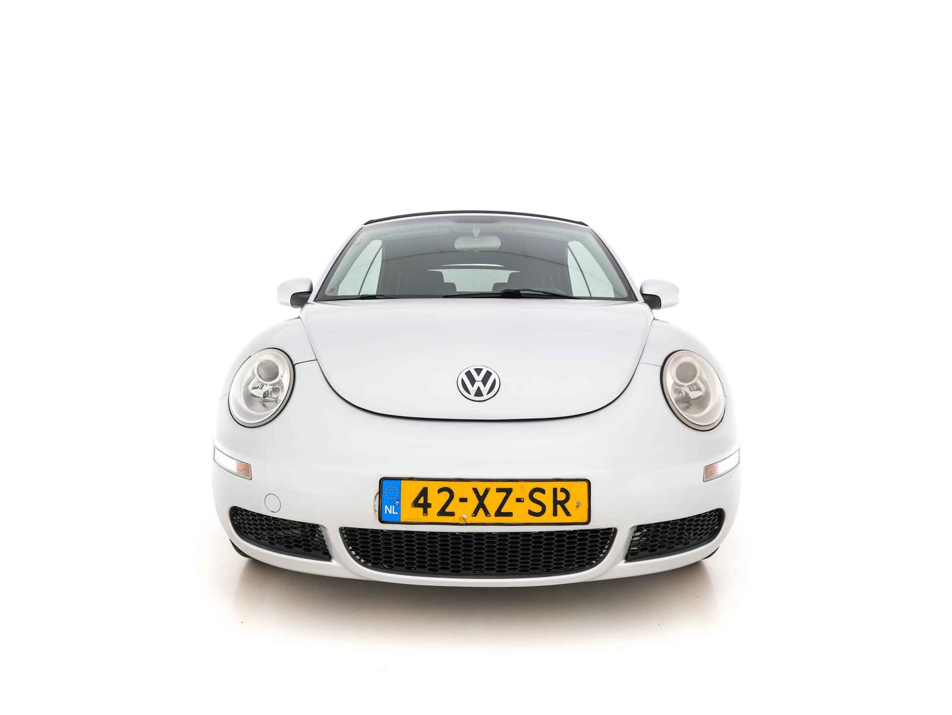 Volkswagen New Beetle Cabriolet 1.6 Highline *AIRCO | CRUISE | PDC | AIRSCARF | COMFORT-SEATS | RADIO-CD | 17''ALU * - 24/37