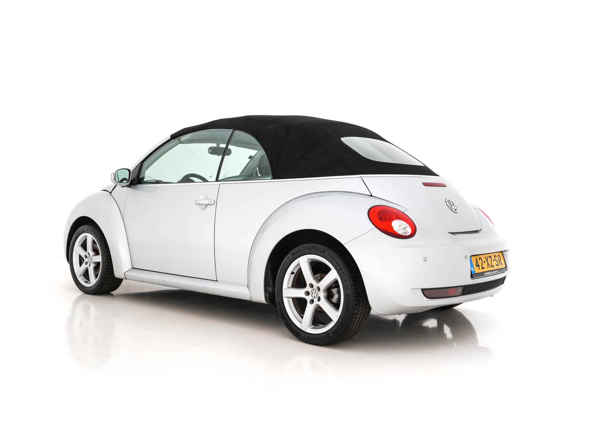 Volkswagen New Beetle Cabriolet 1.6 Highline *AIRCO | CRUISE | PDC | AIRSCARF | COMFORT-SEATS | RADIO-CD | 17''ALU * - 26/37