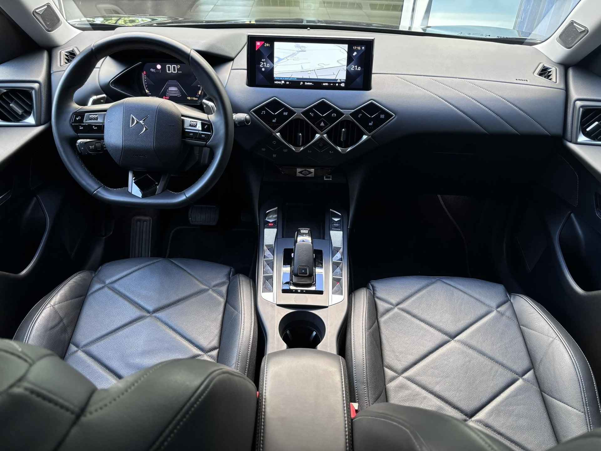 DS DS 3 Crossback SUV Grand Chic Rivoli 1.2 PureTech 155pk EAT8 AUTOMAAT | DS MATRIX LED | FOCAL HIFI | SMART KEYLESS ENTRY | NAVI | CAMERA | DODEHOEKBEW. | NAPPA LEDER - 16/70