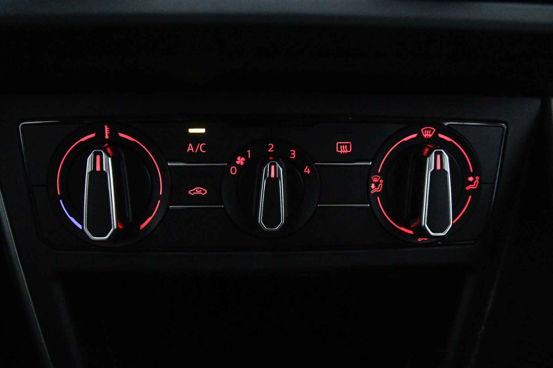Volkswagen Polo Comfortline 1.0 TSI 95pk Navigatie, Adaptive cruise control, DAB, Radio, Airco, App connect, LED dagrijverlichting - 18/37