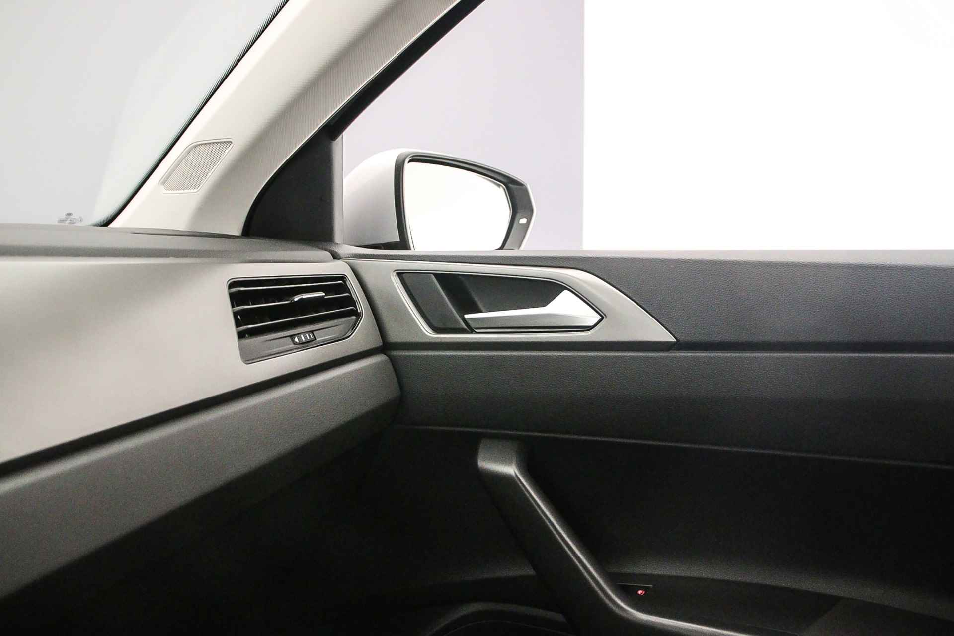 Volkswagen Polo Comfortline 1.0 TSI 95pk Navigatie, Adaptive cruise control, DAB, Radio, Airco, App connect, LED dagrijverlichting - 26/37
