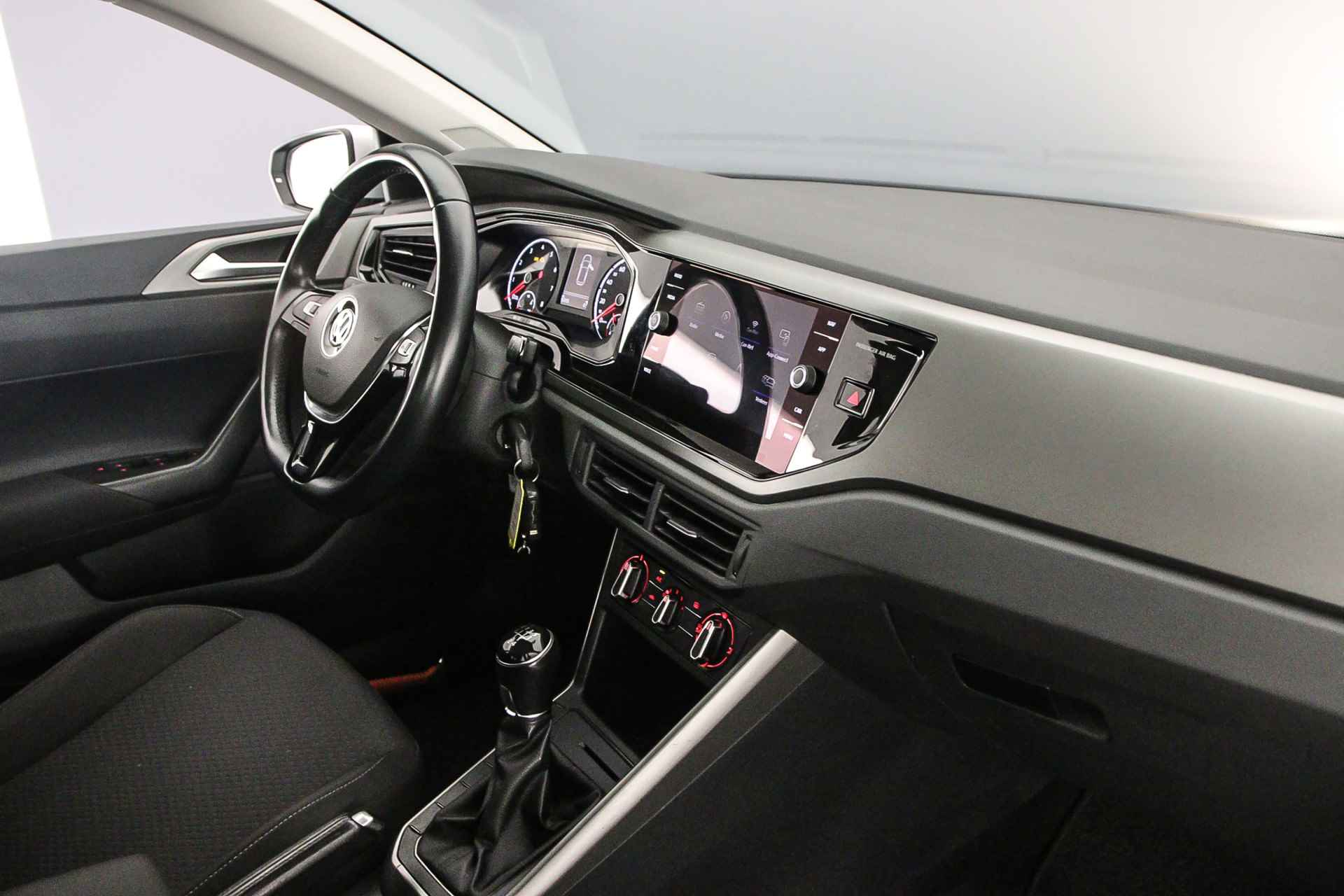 Volkswagen Polo Comfortline 1.0 TSI 95pk Navigatie, Adaptive cruise control, DAB, Radio, Airco, App connect, LED dagrijverlichting - 35/37