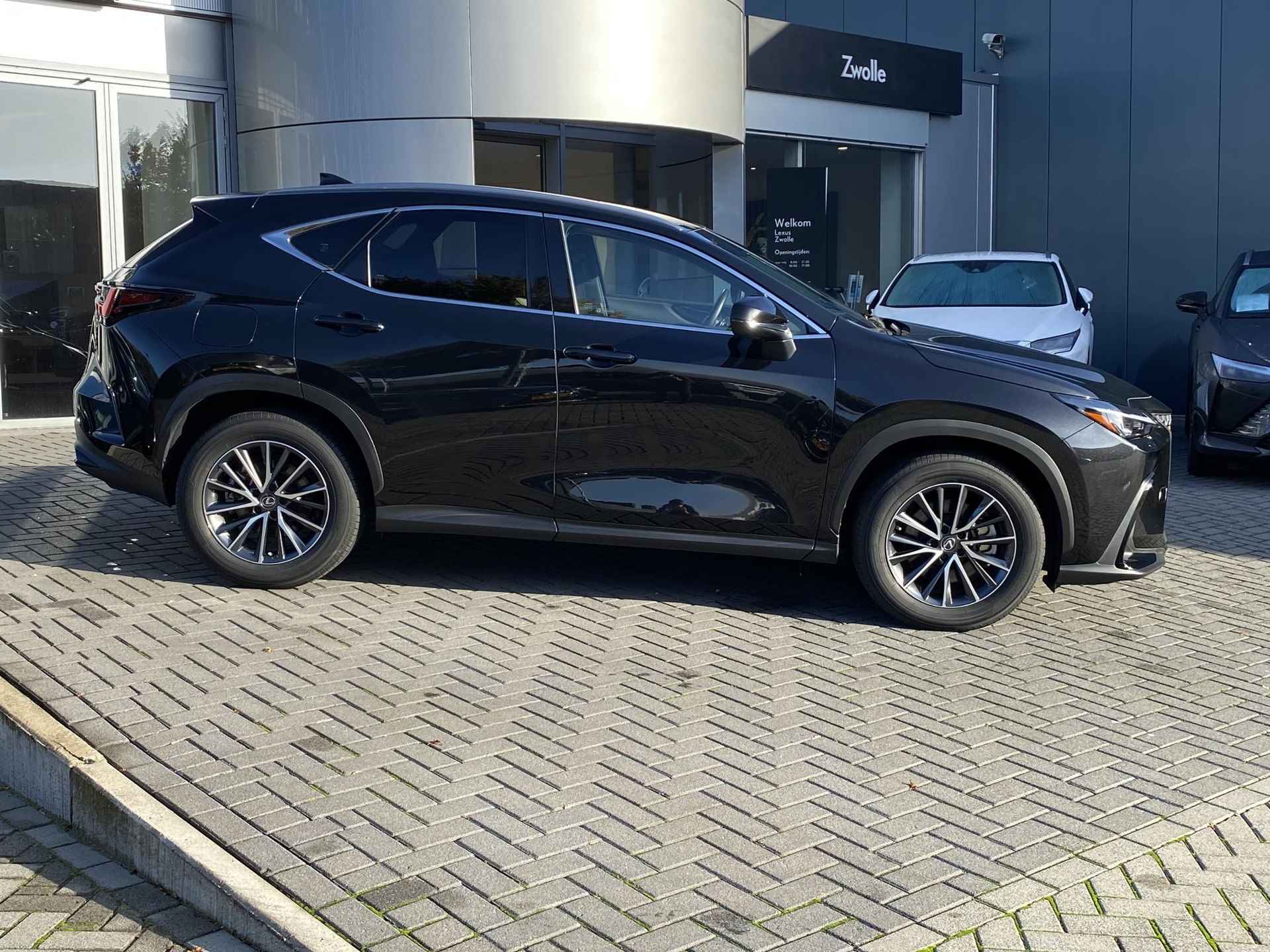 Lexus NX 450h+ AWD Business plus STOELVERW STUURVERW LEDER PARK-SENSOR EL-ACHTERKLEP APPLE-CARPLAY/ANDROID-AUTO - 2/36