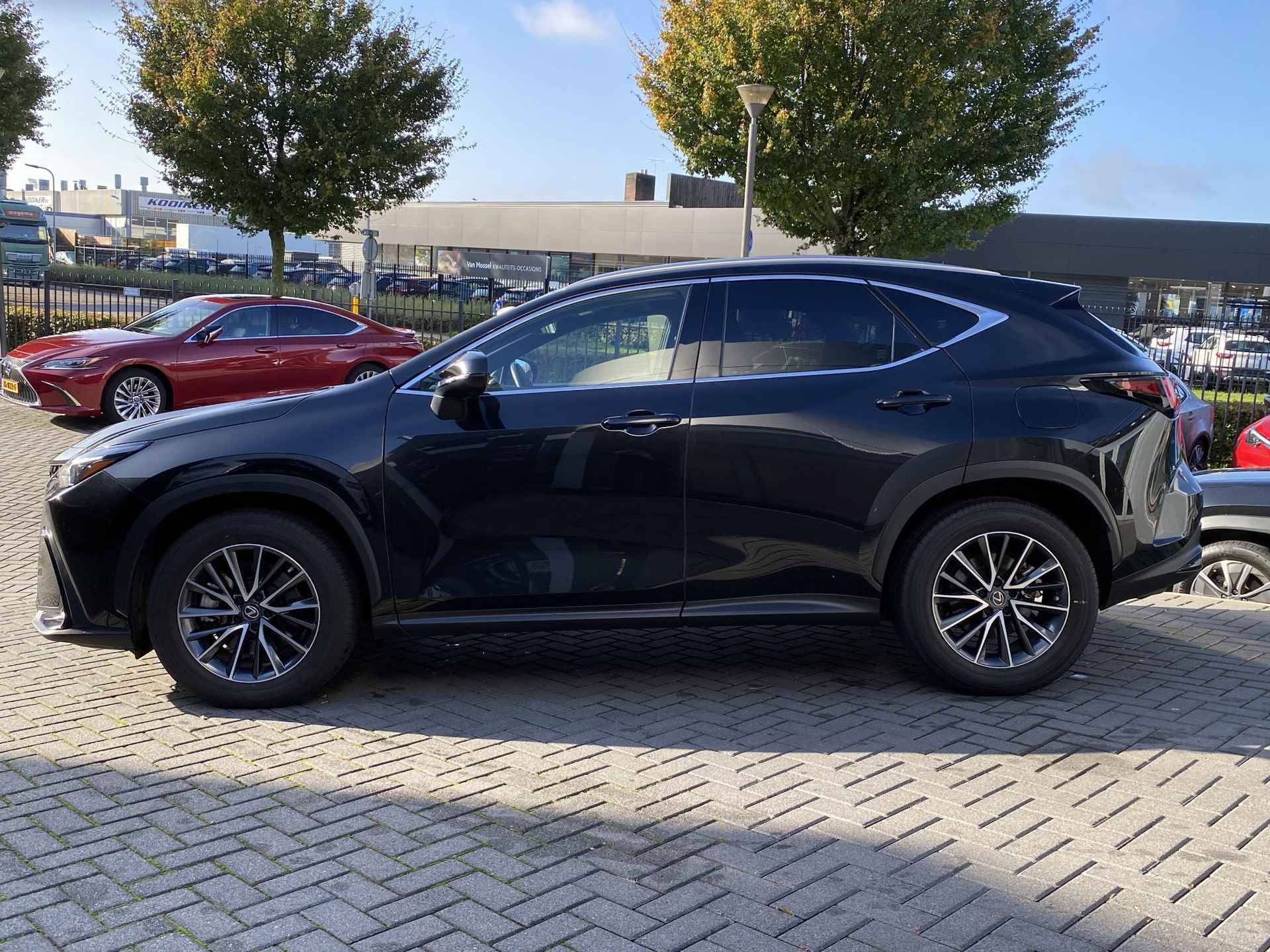 Lexus NX 450h+ AWD Business plus STOELVERW STUURVERW LEDER PARK-SENSOR EL-ACHTERKLEP APPLE-CARPLAY/ANDROID-AUTO - 7/36