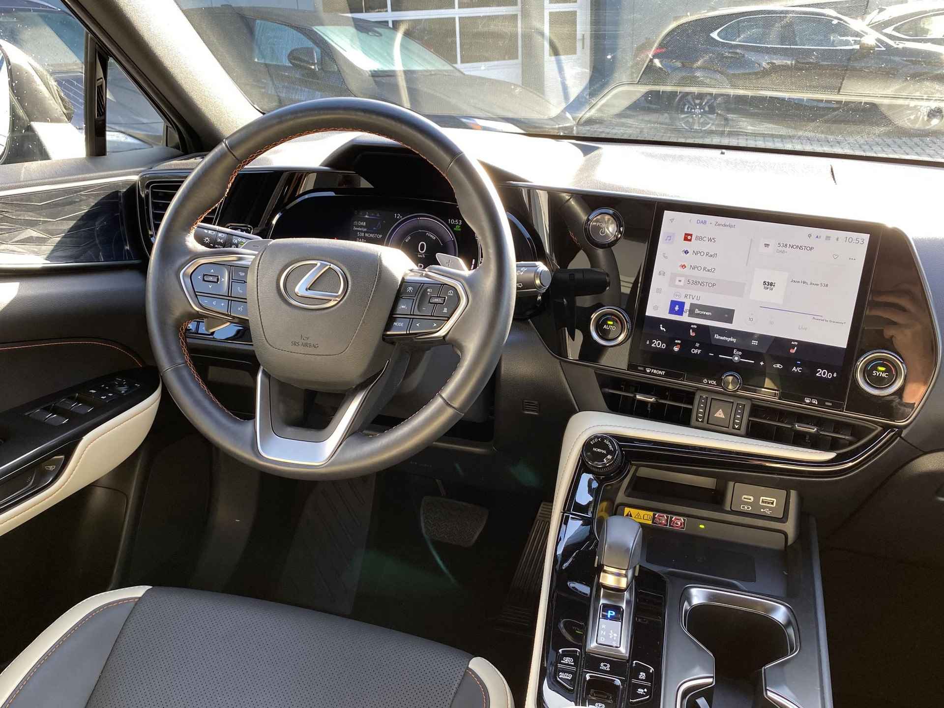 Lexus NX 450h+ AWD Business plus STOELVERW STUURVERW LEDER PARK-SENSOR EL-ACHTERKLEP APPLE-CARPLAY/ANDROID-AUTO - 31/36