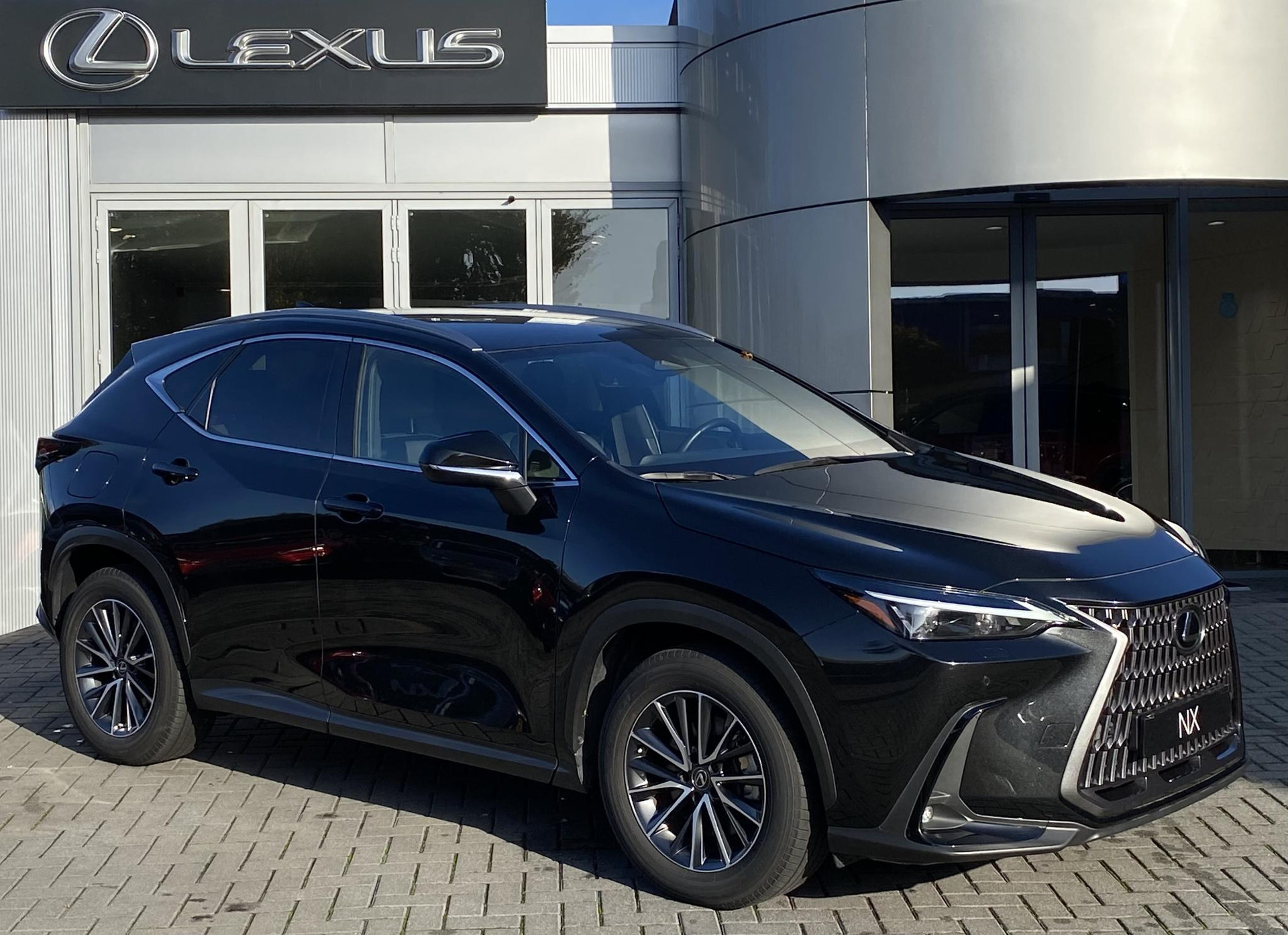 Lexus NX 450h+ AWD Business plus STOELVERW STUURVERW LEDER PARK-SENSOR EL-ACHTERKLEP APPLE-CARPLAY/ANDROID-AUTO