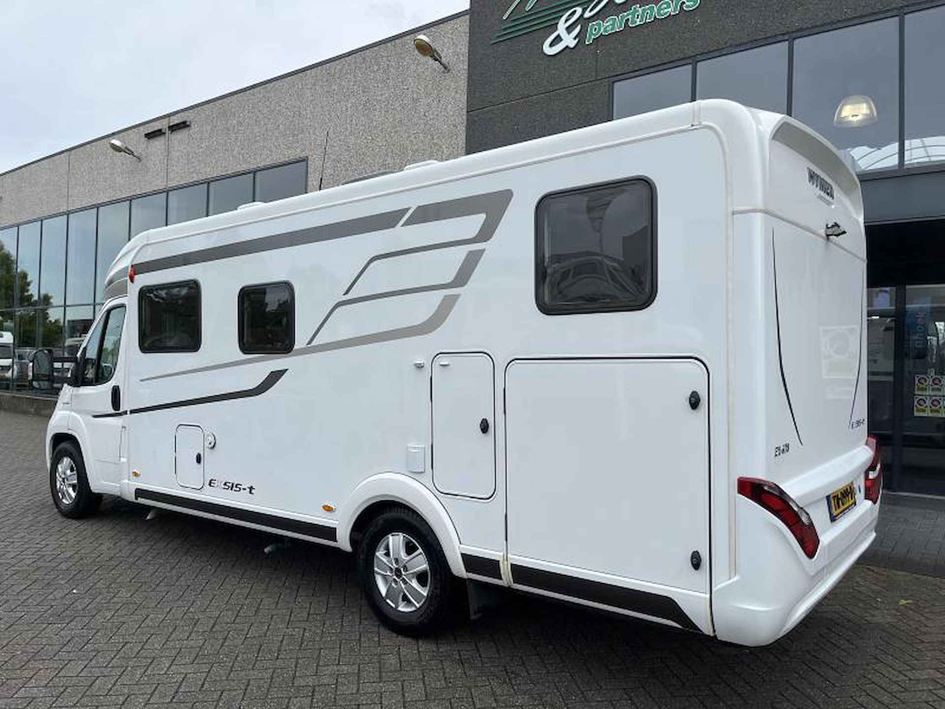 Hymer Exsis-T 678 Enkele bedden/Automaat - 3/24