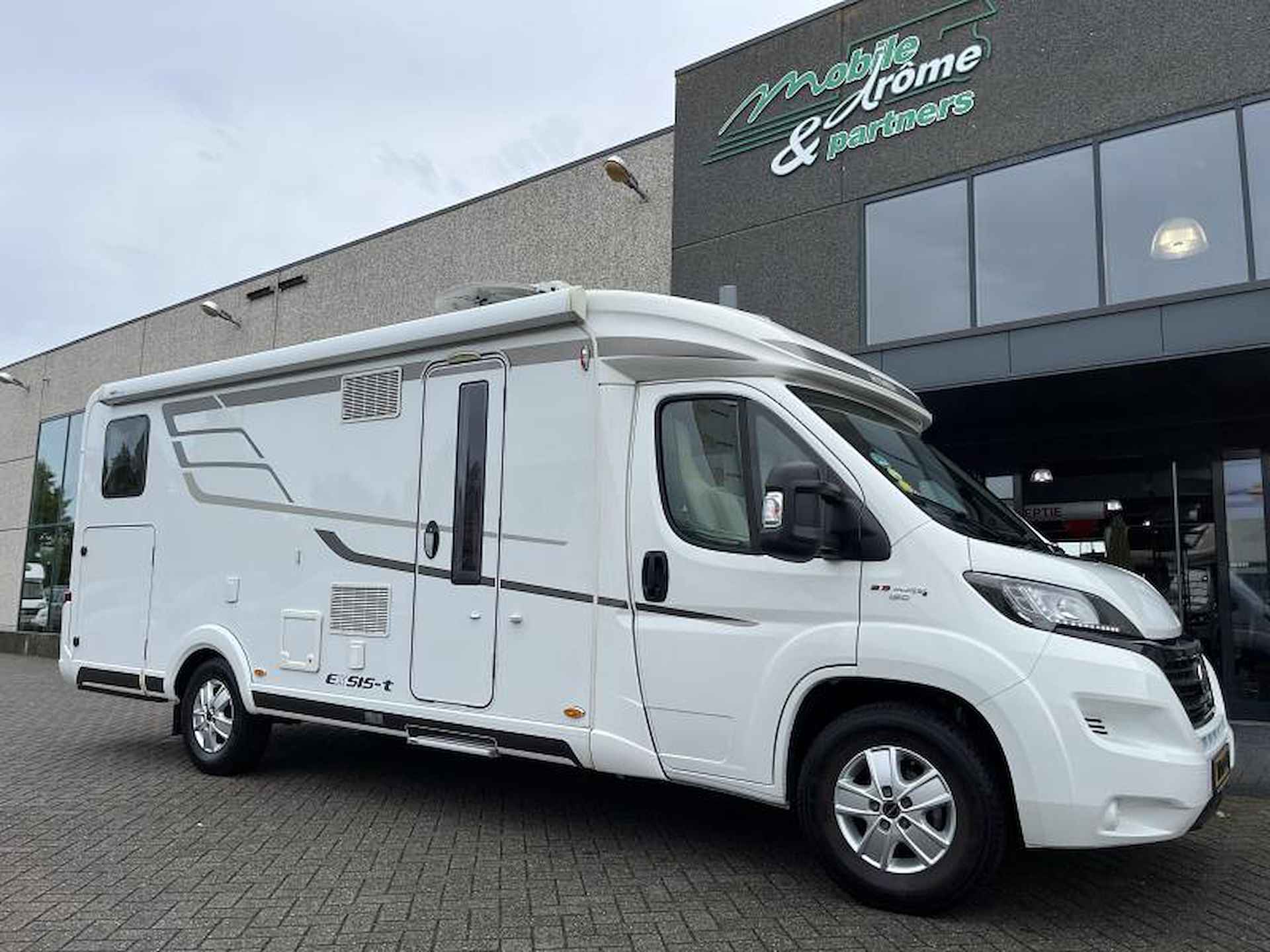 Hymer Exsis-T 678 Enkele bedden/Automaat - 4/24