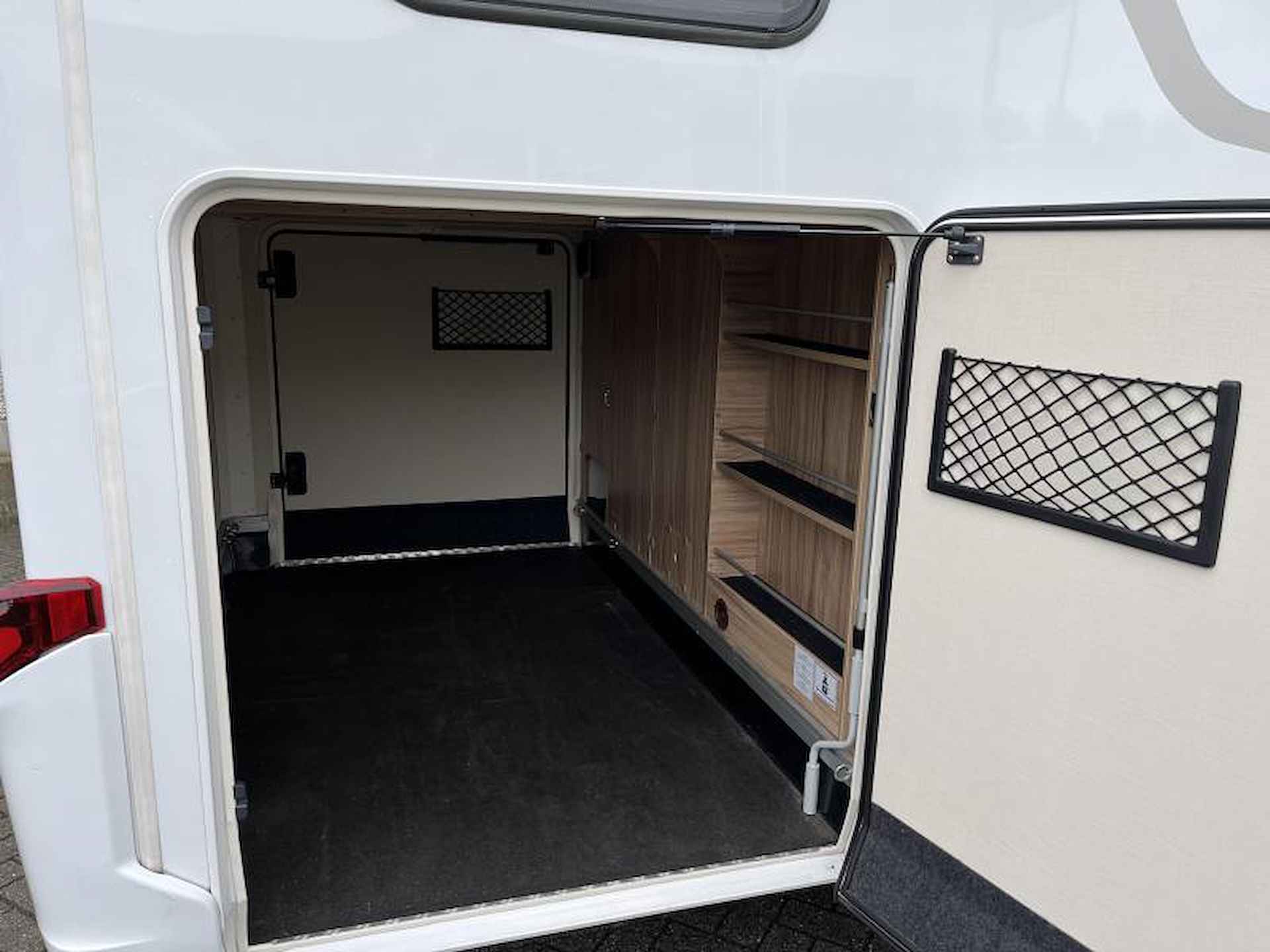 Hymer Exsis-T 678 Enkele bedden/Automaat - 8/24