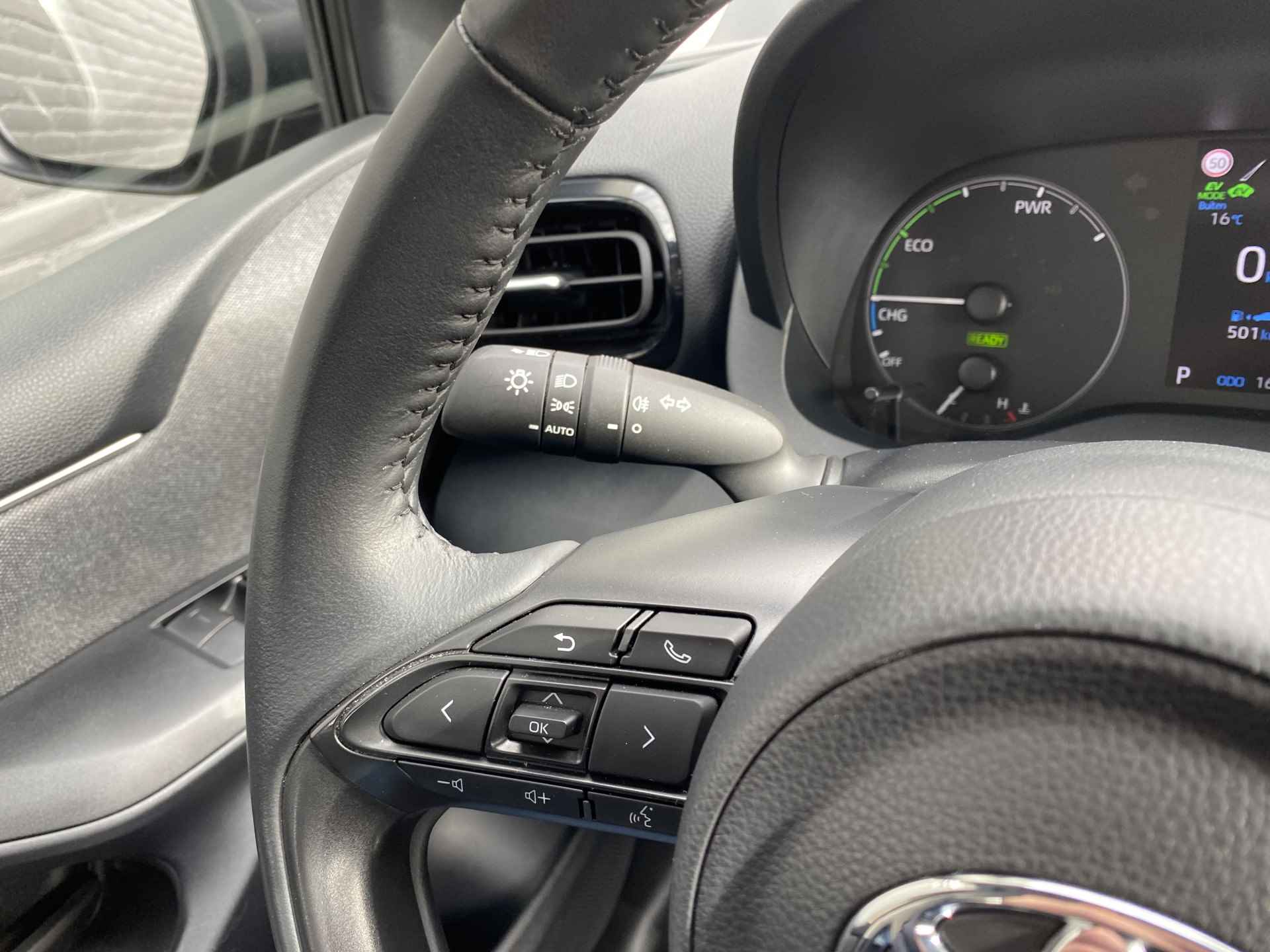 Toyota Yaris 1.5 Hybrid Active AUT. | 1e eigenaar | dealer onderhouden | navigatie | camera | adaptieve cruise | incl. BTW - 37/41