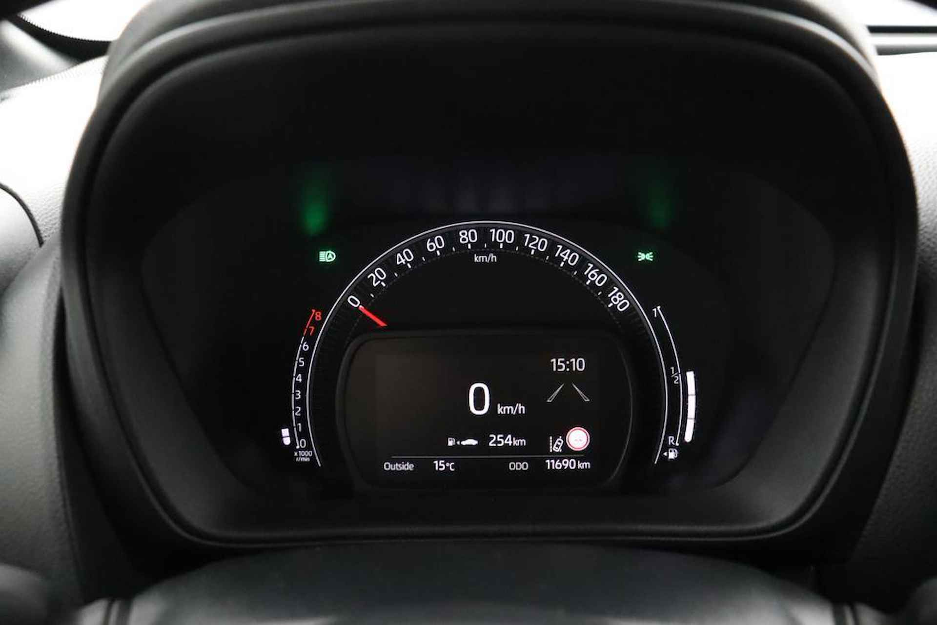Toyota Aygo X 1.0 VVT-i MT Pulse | Apple Carplay/Android Auto | Stoelverwarming | allseasons banden | - 6/45