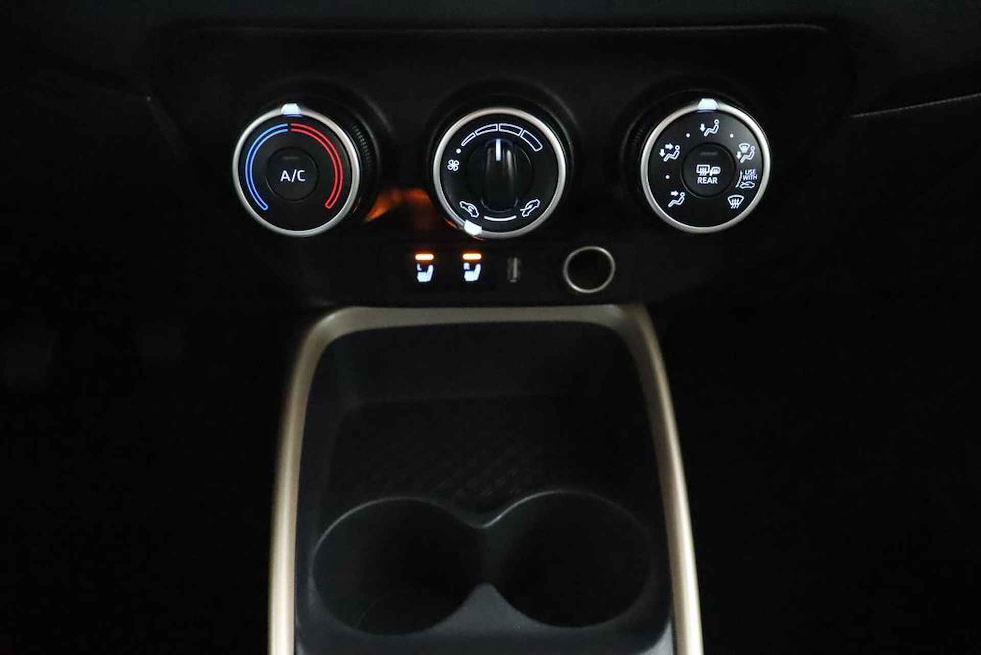 Toyota Aygo X 1.0 VVT-i MT Pulse | Apple Carplay/Android Auto | Stoelverwarming | allseasons banden | - 7/45