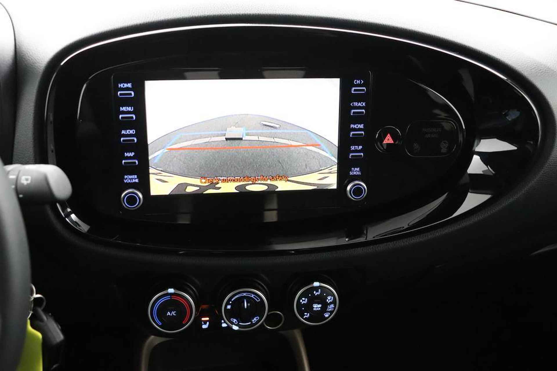 Toyota Aygo X 1.0 VVT-i MT Pulse | Apple Carplay/Android Auto | Stoelverwarming | allseasons banden | - 8/45