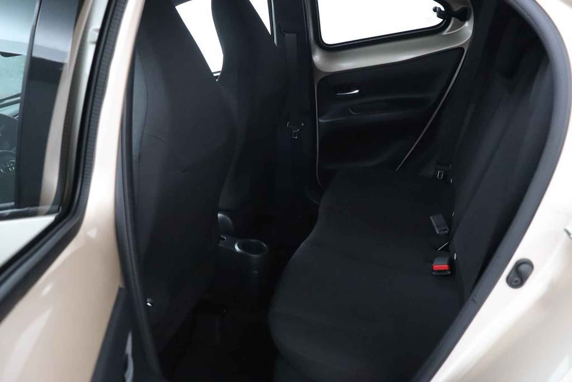 Toyota Aygo X 1.0 VVT-i MT Pulse | Apple Carplay/Android Auto | Stoelverwarming | allseasons banden | - 18/45