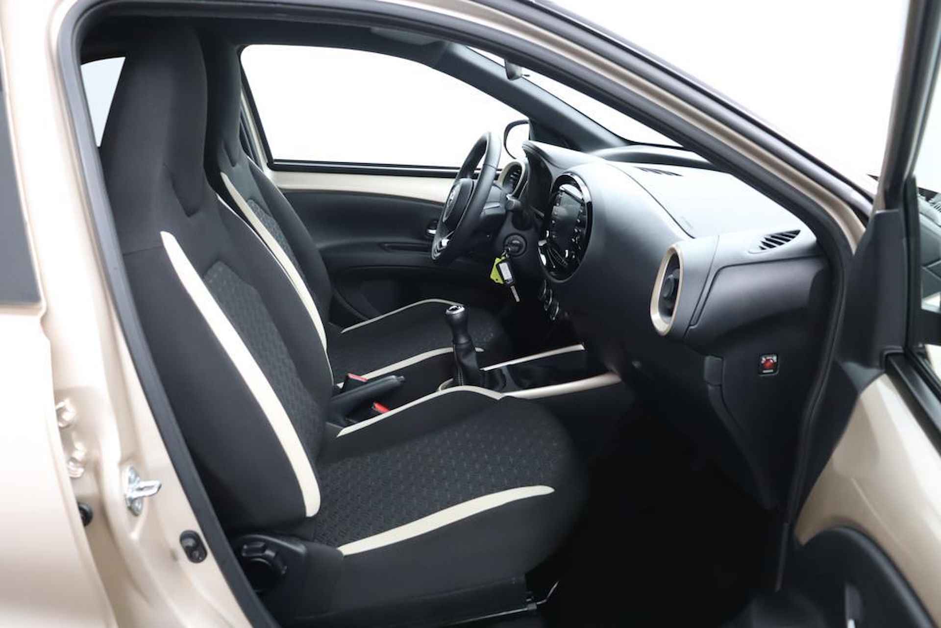 Toyota Aygo X 1.0 VVT-i MT Pulse | Apple Carplay/Android Auto | Stoelverwarming | allseasons banden | - 22/45