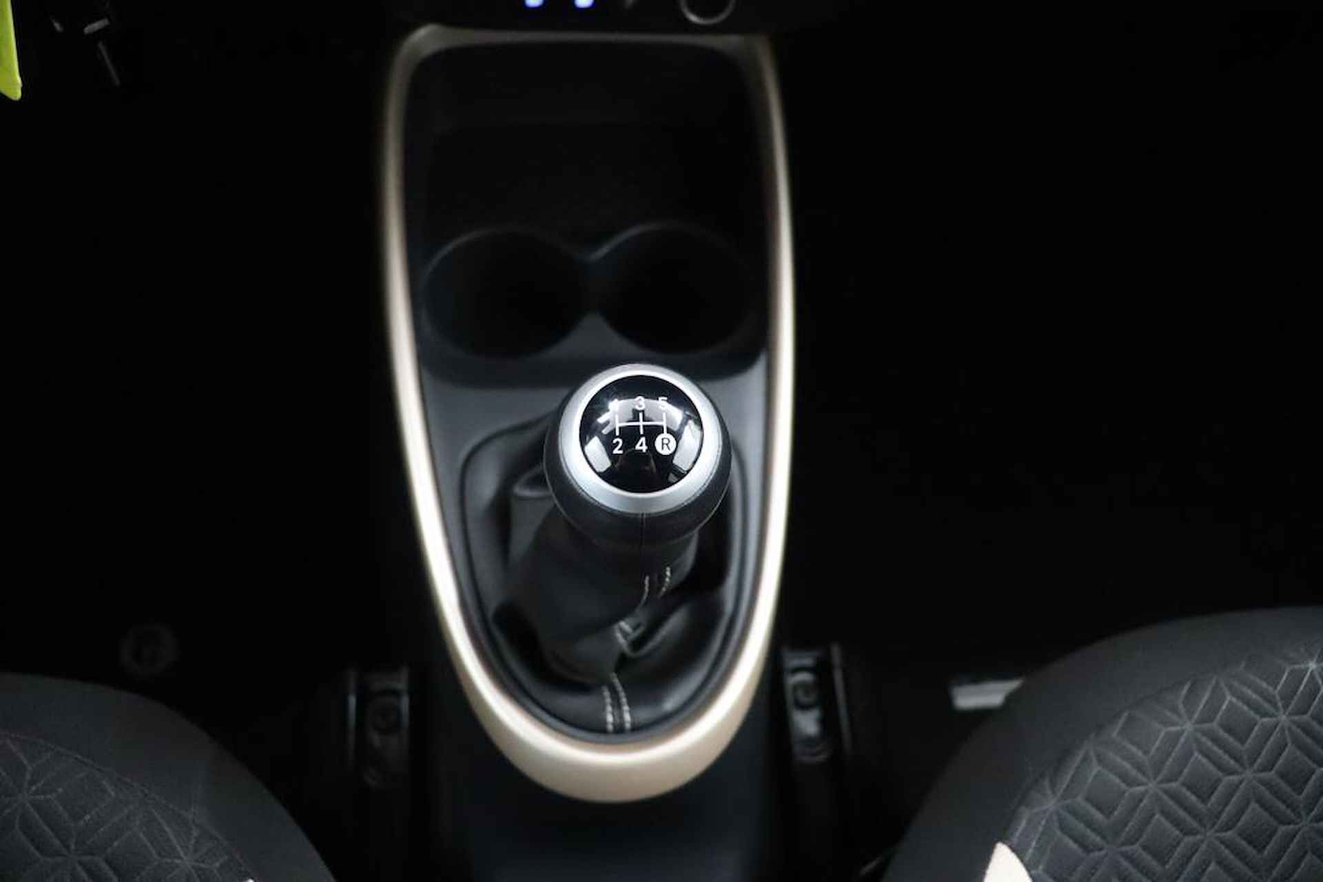 Toyota Aygo X 1.0 VVT-i MT Pulse | Apple Carplay/Android Auto | Stoelverwarming | allseasons banden | - 26/45