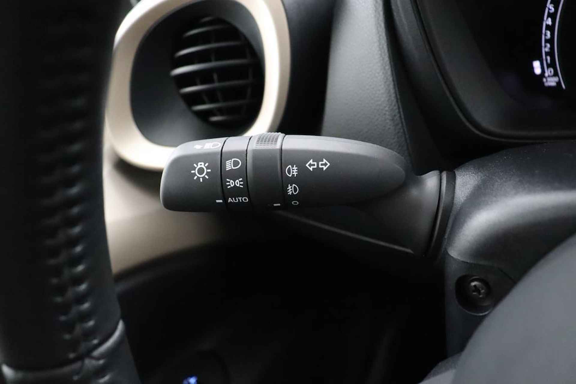 Toyota Aygo X 1.0 VVT-i MT Pulse | Apple Carplay/Android Auto | Stoelverwarming | allseasons banden | - 29/45