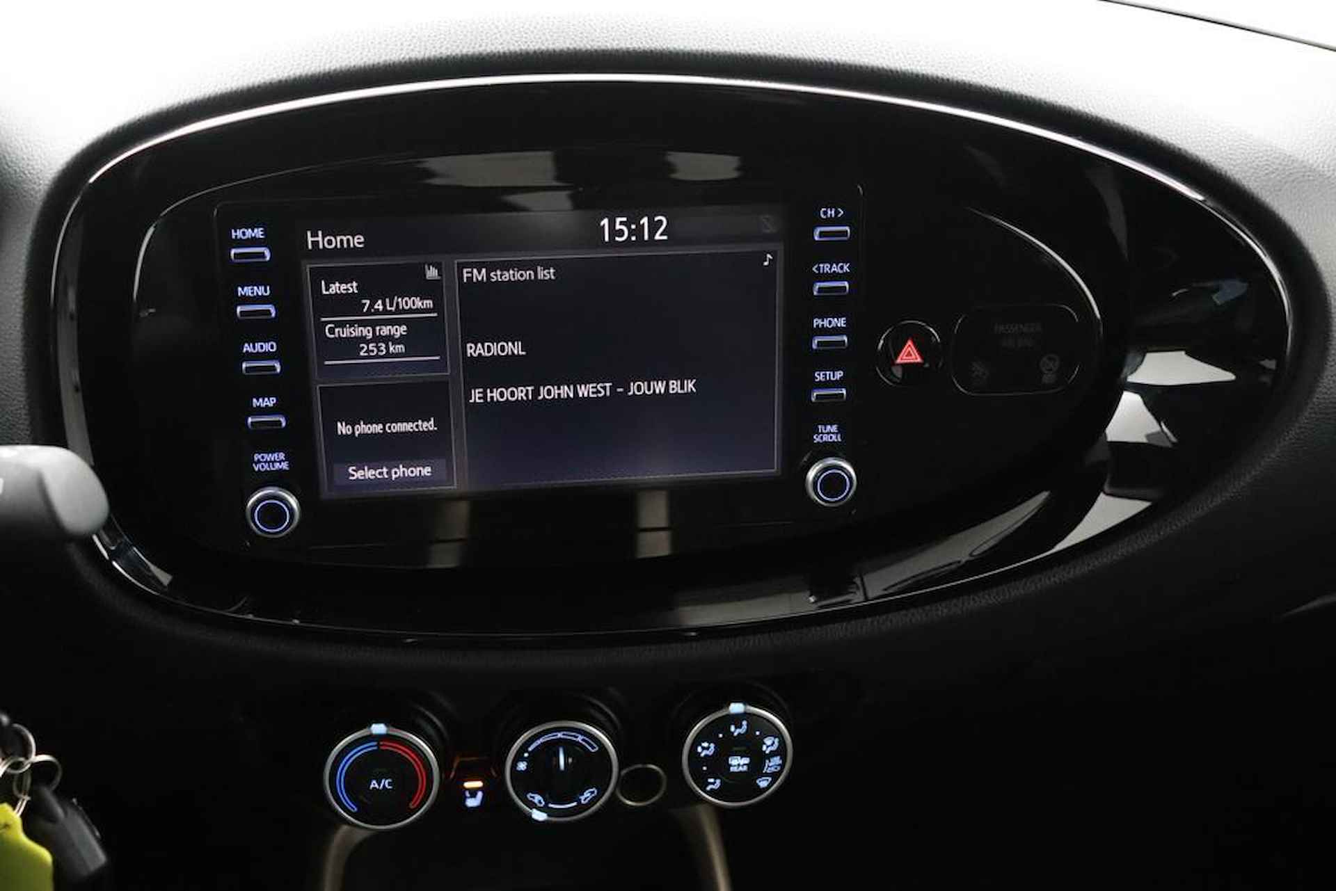 Toyota Aygo X 1.0 VVT-i MT Pulse | Apple Carplay/Android Auto | Stoelverwarming | allseasons banden | - 43/45