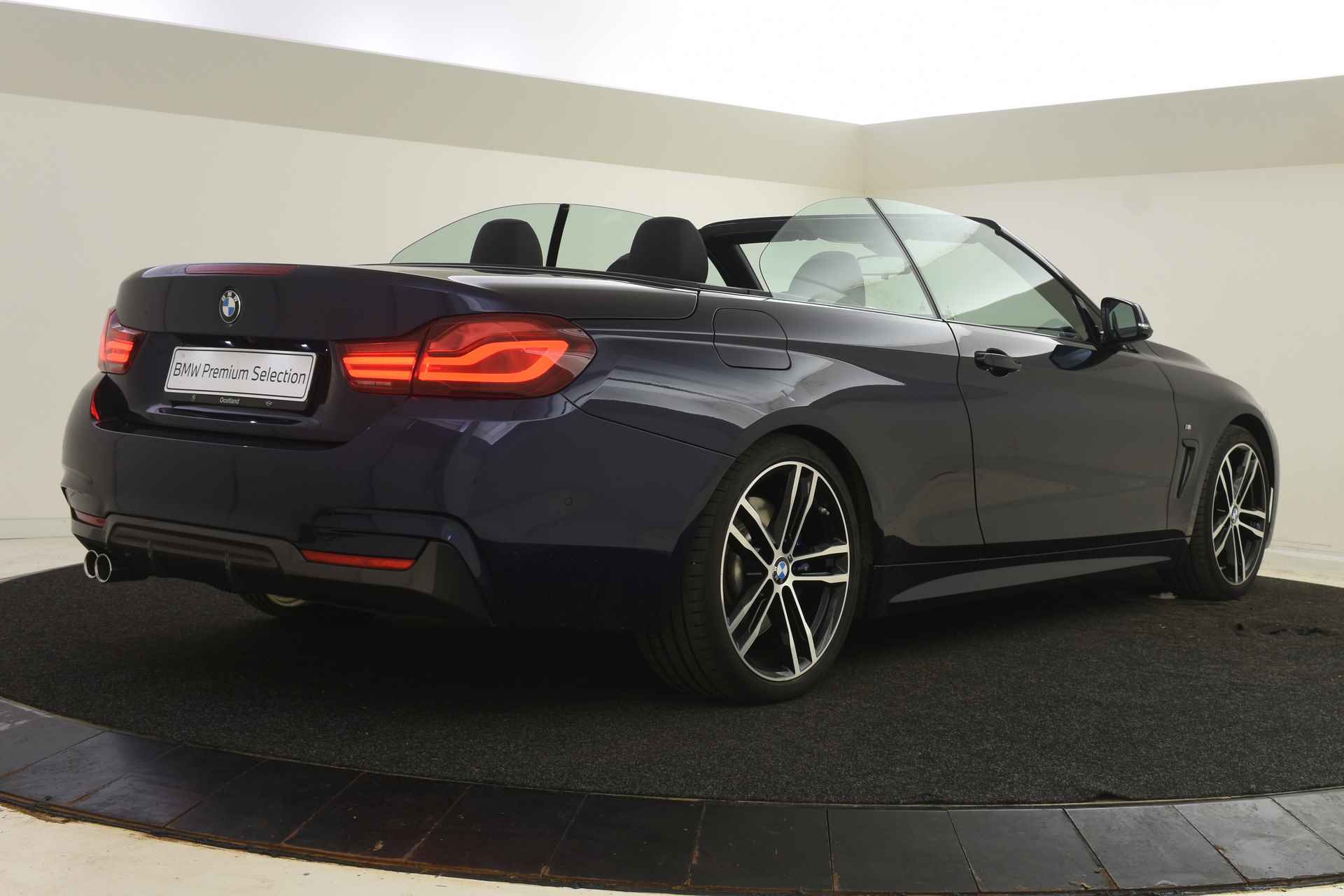 BMW 4 Serie Cabrio 420i High Executive M Sport Automaat / Sportstoelen / Achteruitrijcamera / Head-Up / Park Assistant / Navigatie Professional / LED / Stoelverwarming - 3/54