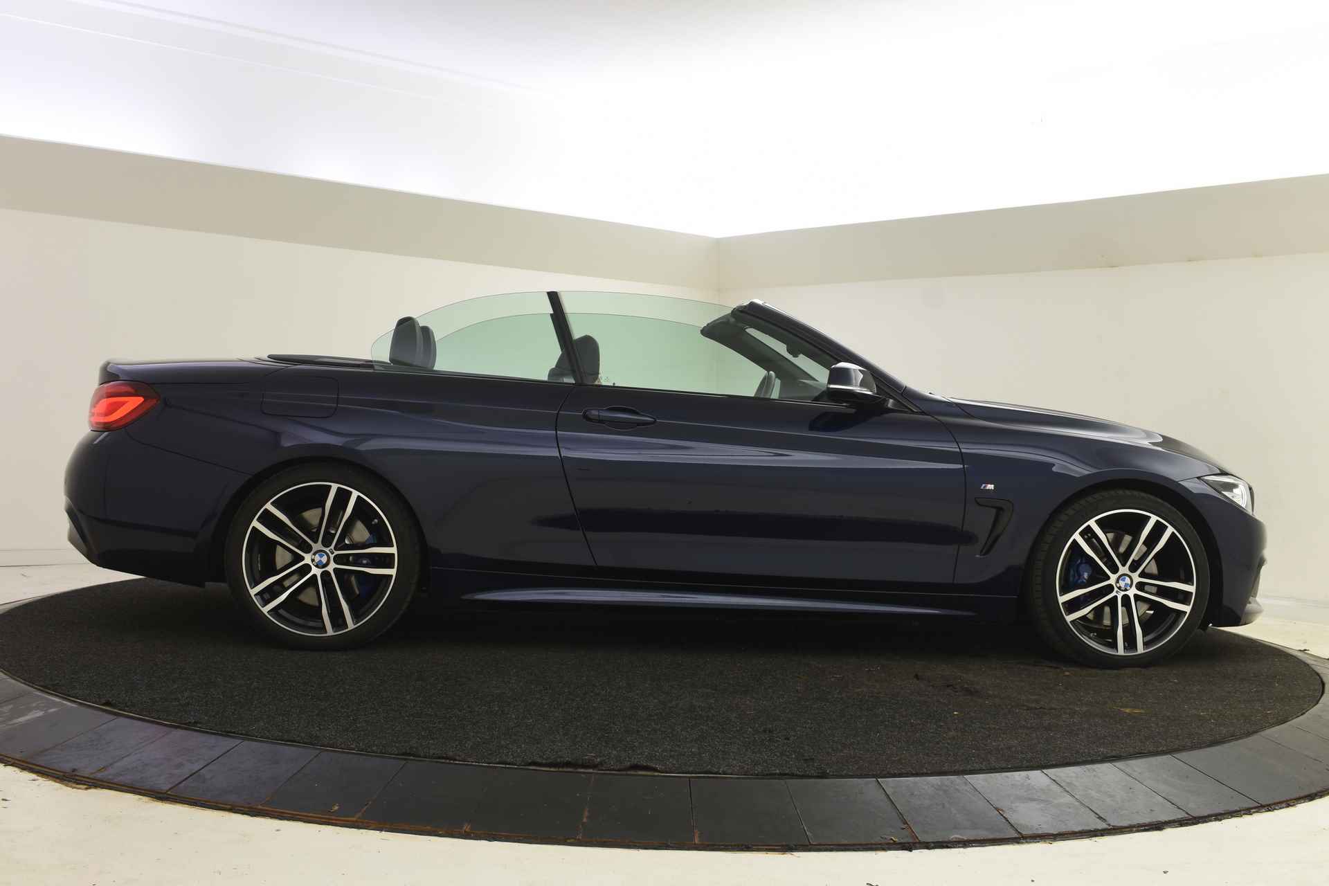 BMW 4 Serie Cabrio 420i High Executive M Sport Automaat / Sportstoelen / Achteruitrijcamera / Head-Up / Park Assistant / Navigatie Professional / LED / Stoelverwarming - 12/54