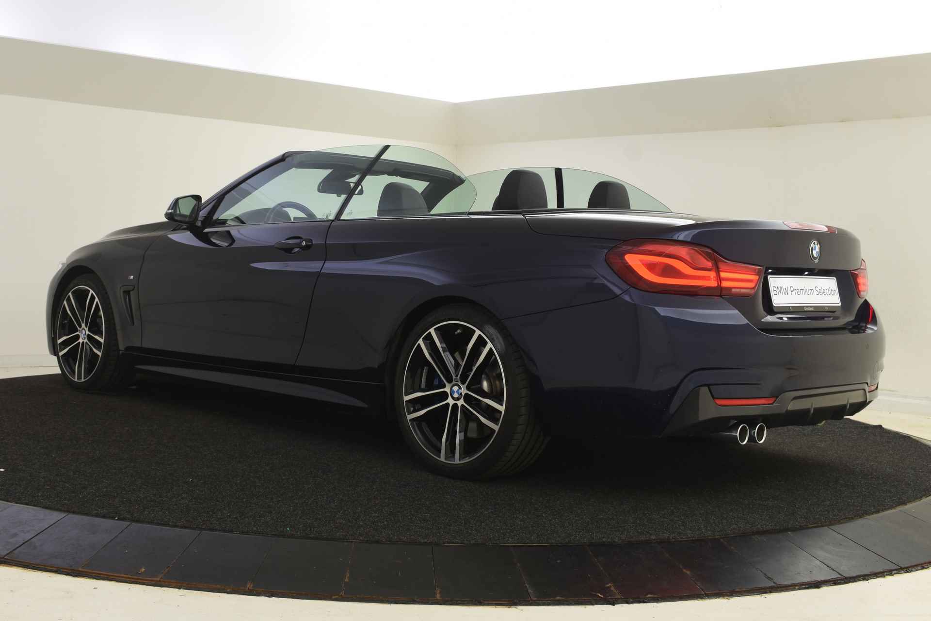 BMW 4 Serie Cabrio 420i High Executive M Sport Automaat / Sportstoelen / Achteruitrijcamera / Head-Up / Park Assistant / Navigatie Professional / LED / Stoelverwarming - 13/54