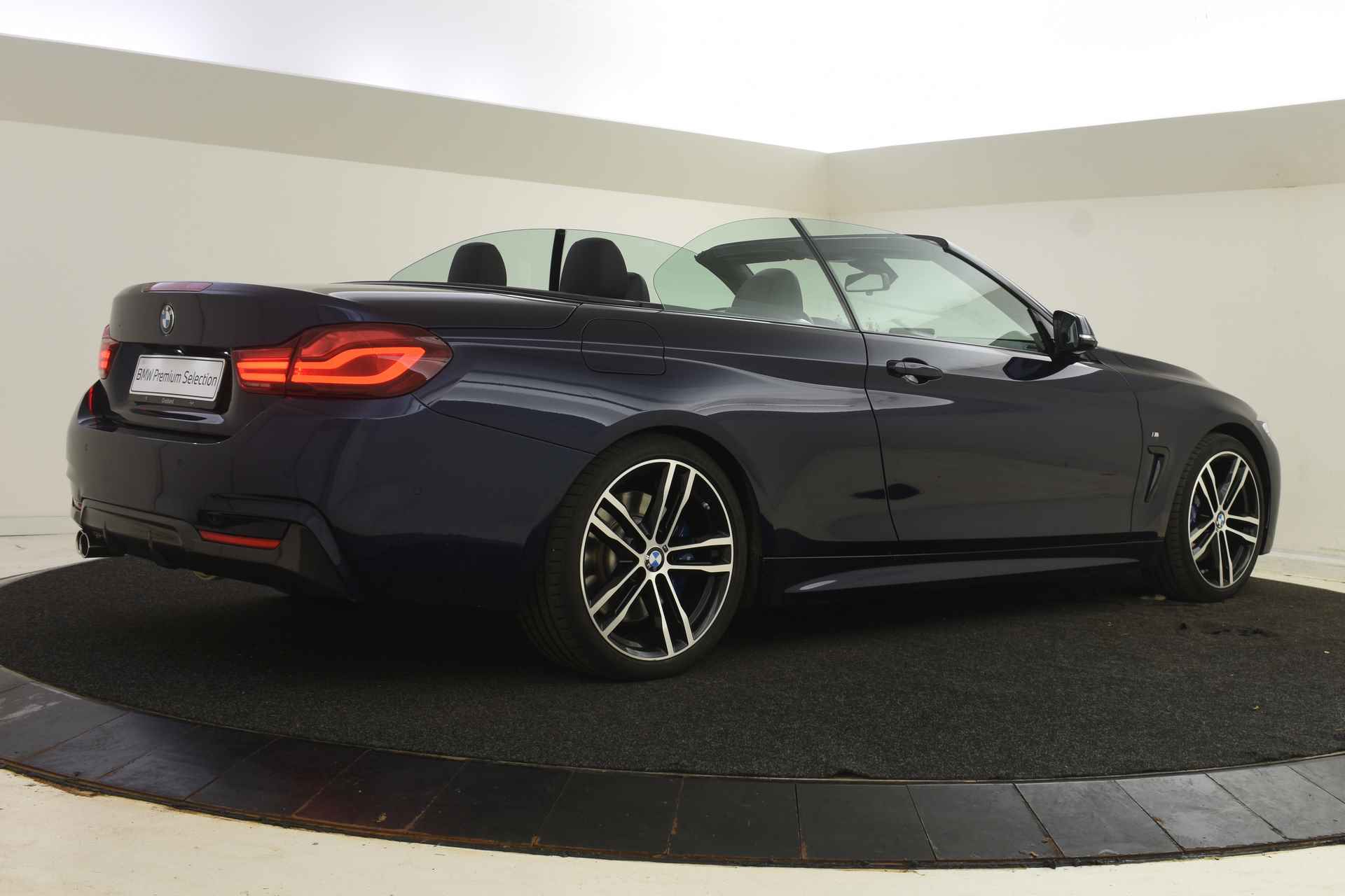 BMW 4 Serie Cabrio 420i High Executive M Sport Automaat / Sportstoelen / Achteruitrijcamera / Head-Up / Park Assistant / Navigatie Professional / LED / Stoelverwarming - 14/54