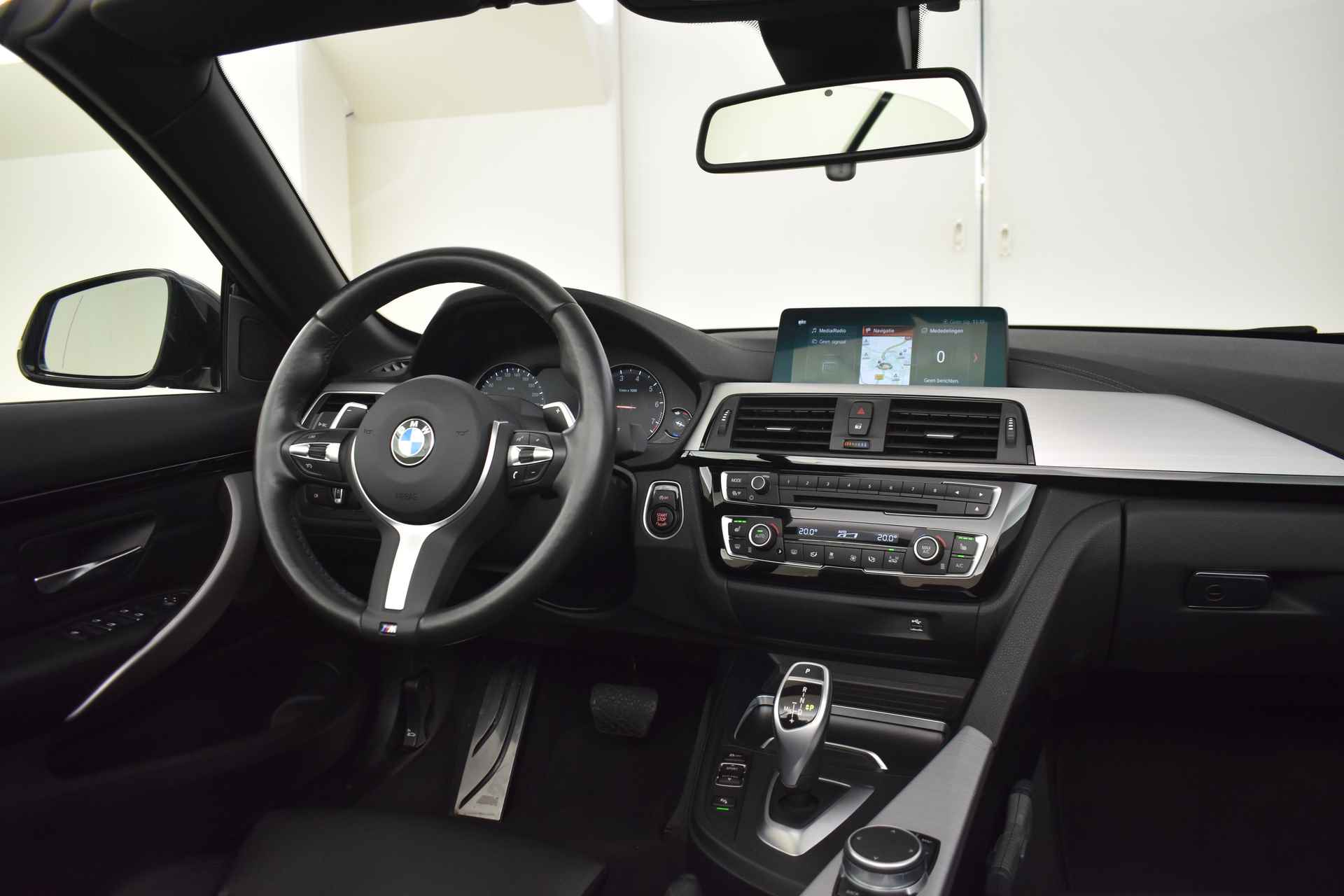 BMW 4 Serie Cabrio 420i High Executive M Sport Automaat / Sportstoelen / Achteruitrijcamera / Head-Up / Park Assistant / Navigatie Professional / LED / Stoelverwarming - 15/54