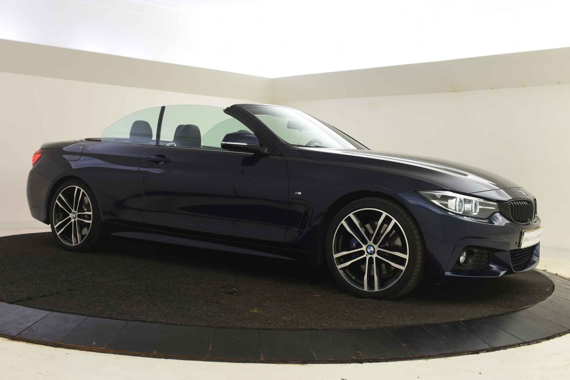 BMW 4 Serie Cabrio 420i High Executive M Sport Automaat / Sportstoelen / Achteruitrijcamera / Head-Up / Park Assistant / Navigatie Professional / LED / Stoelverwarming - 23/54