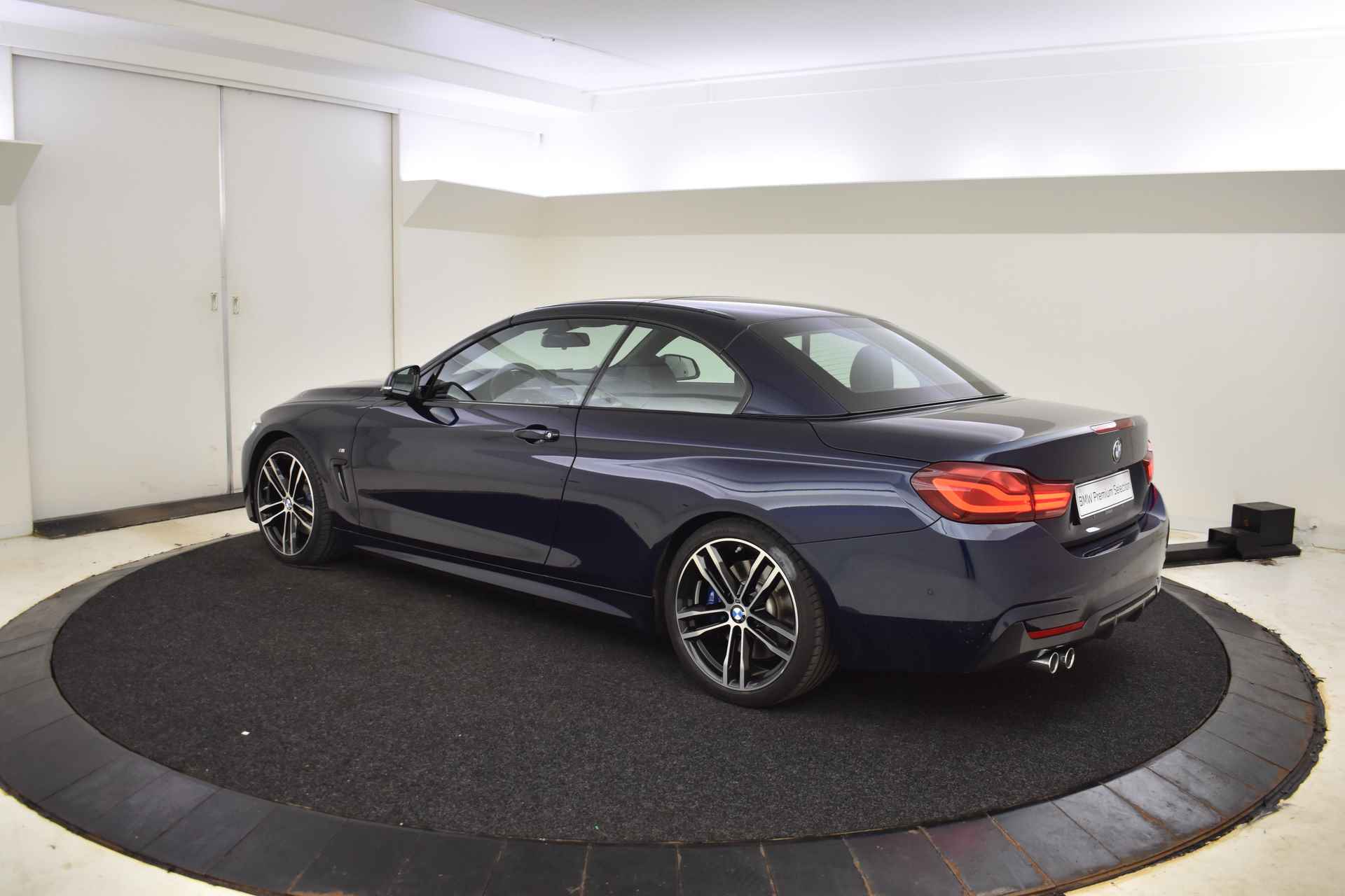 BMW 4 Serie Cabrio 420i High Executive M Sport Automaat / Sportstoelen / Achteruitrijcamera / Head-Up / Park Assistant / Navigatie Professional / LED / Stoelverwarming - 52/54