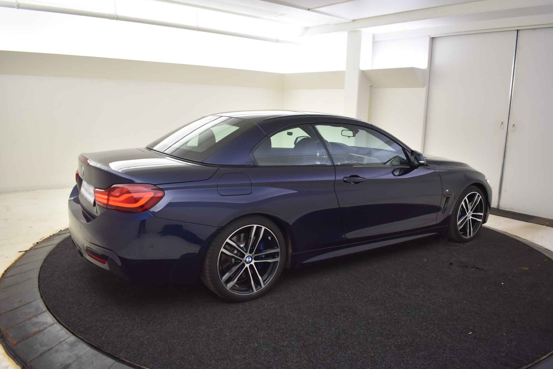 BMW 4 Serie Cabrio 420i High Executive M Sport Automaat / Sportstoelen / Achteruitrijcamera / Head-Up / Park Assistant / Navigatie Professional / LED / Stoelverwarming - 53/54