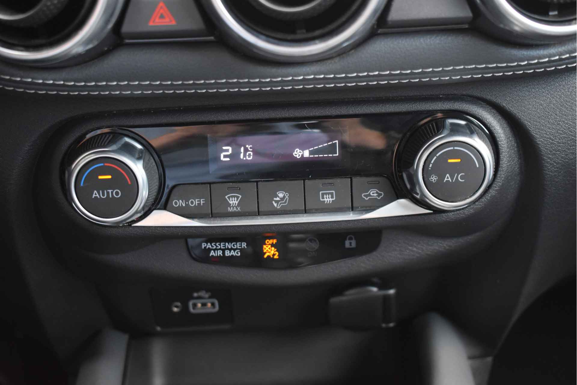 Nissan Juke 1.0 DIG-T N-Connecta Two-Tone | Keyless | Camera | Carplay | Cruise Contr | DAB | LED / Xenon | LM-Velgen - 24/57