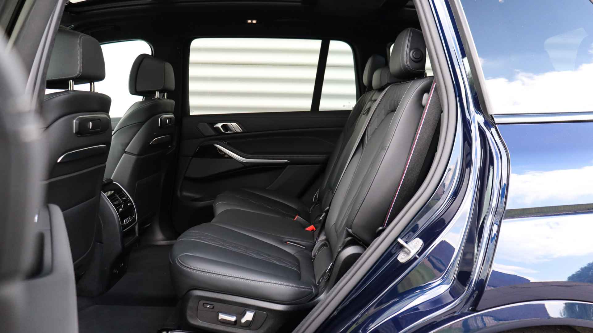 BMW X7 xDrive40i M-Sport Pro 2023 model | Sky Lounge | Massage | Harman/Kardon | Trekhaak | Standkachel - 26/43