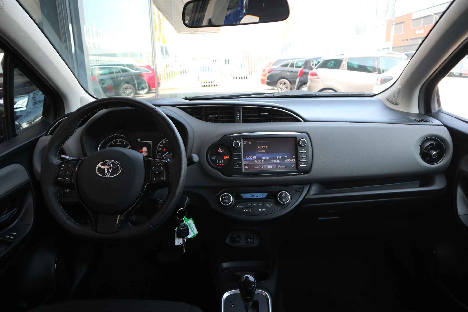 Toyota Yaris 1.5 VVT-i Active NL AUTO | CAMERA | CRUISE | 2de PINSTERDAG GEOPEND VAN 10:00 T/M 16:00 UUR - 4/26