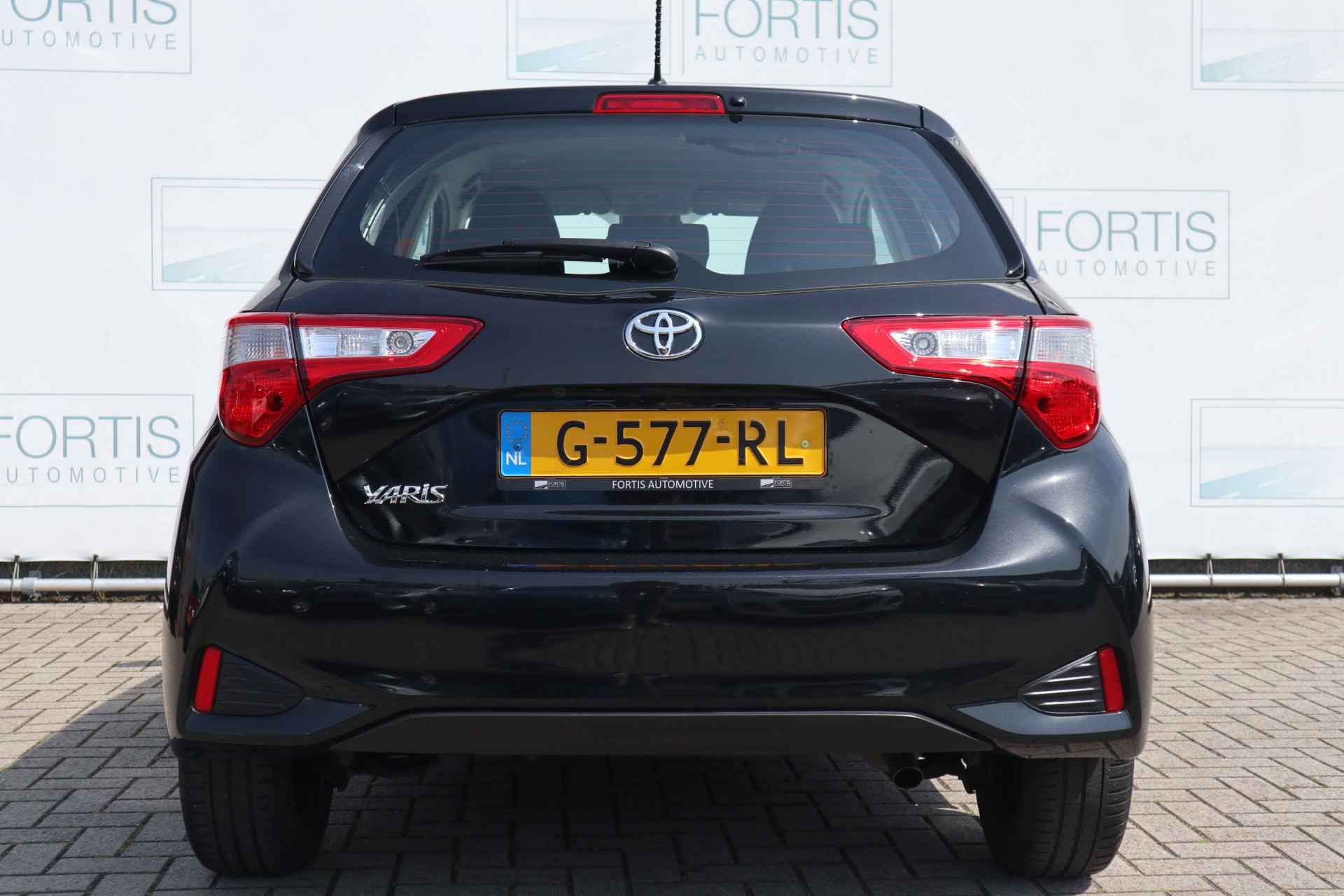 Toyota Yaris 1.5 VVT-i Active NL AUTO | CAMERA | CRUISE | 2de PINSTERDAG GEOPEND VAN 10:00 T/M 16:00 UUR - 11/26