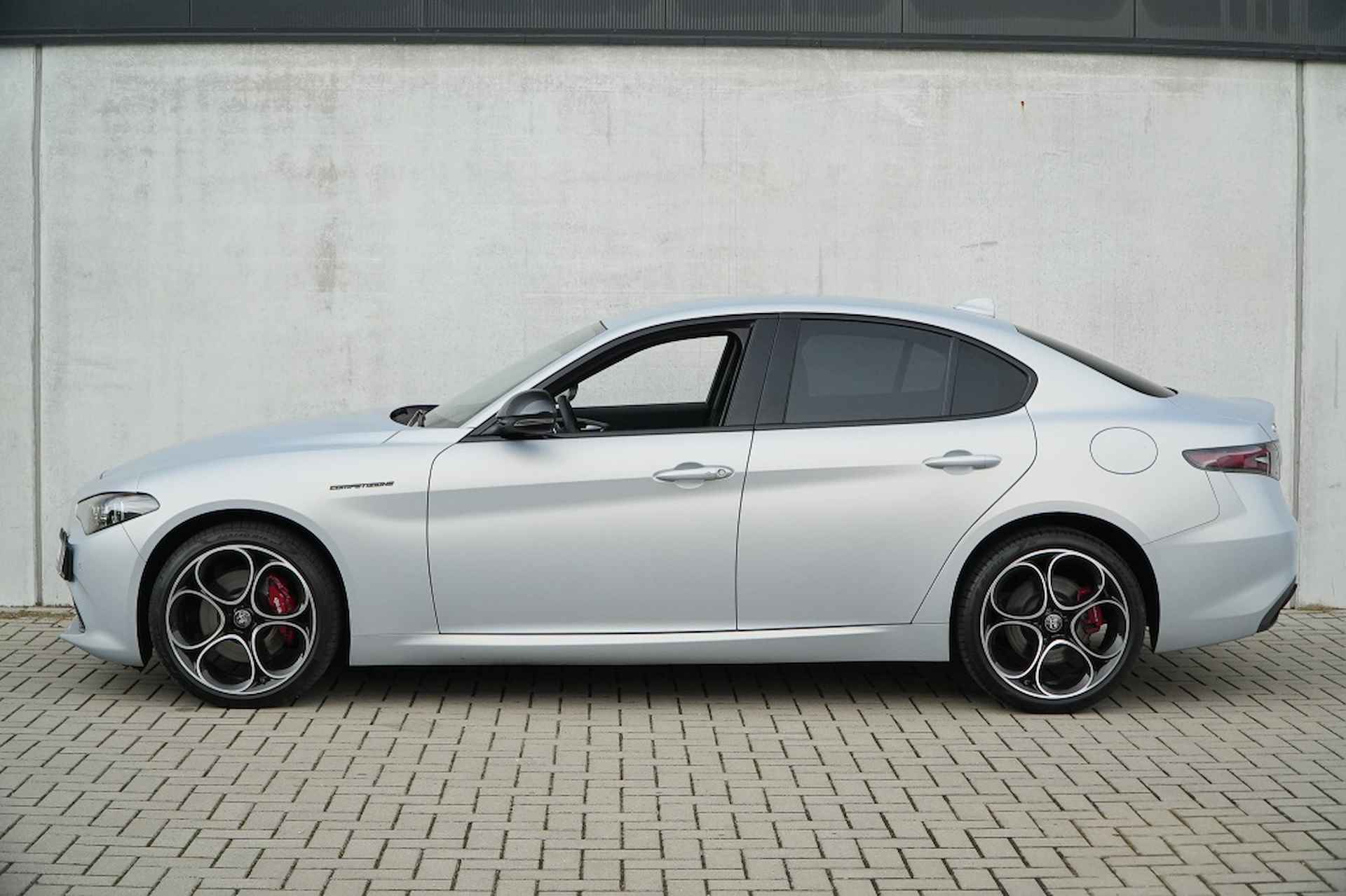 Alfa Romeo Giulia  2.0 Turbo 280 PK Competizione Q4 AWD | Harman | Driver | 19" - 16/49