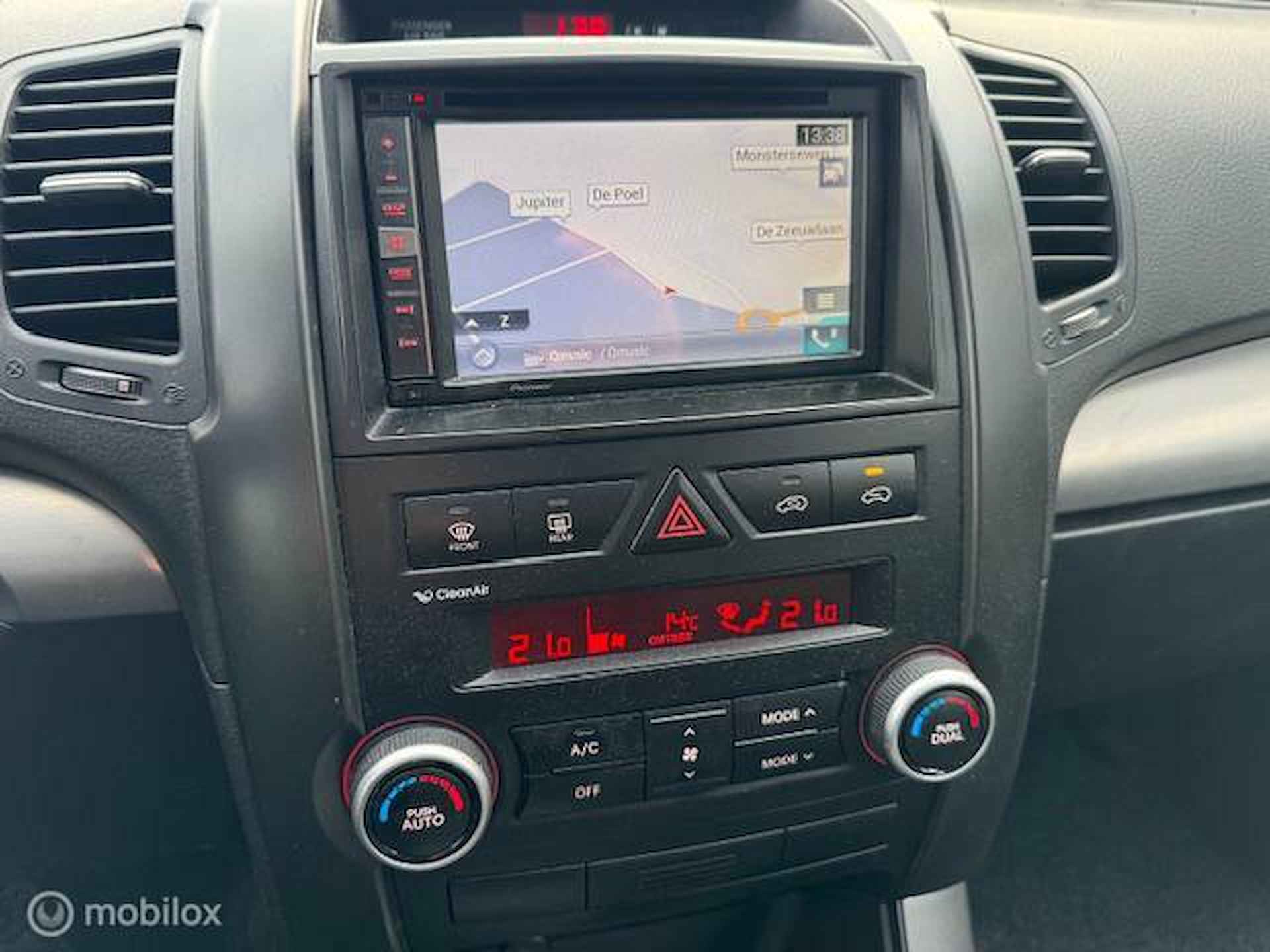 Kia Sorento 2.4 X-ecutivelineline Automaat , Navigatie , Achteruitrij camera , Bluetooth , Climate controle ,  Trekhaak  winterbanden - 18/20