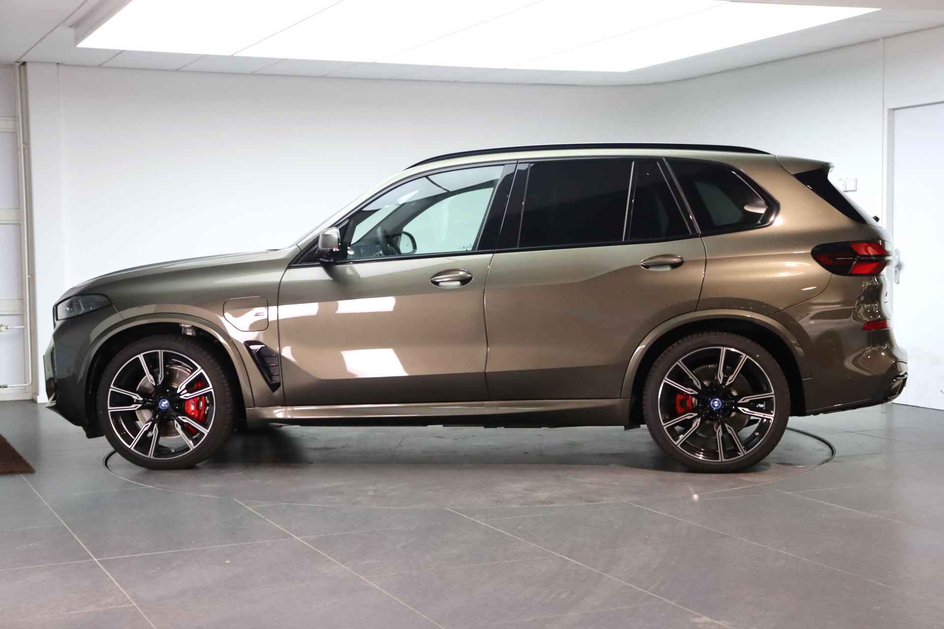 BMW X5 xDrive50e High Executive M Sport Automaat / Panoramadak / Trekhaak / Bowers & Wilkins / M Multifunctionele Stoelen / Parking Assistant Professional / Soft-Close / Demo - 3/26