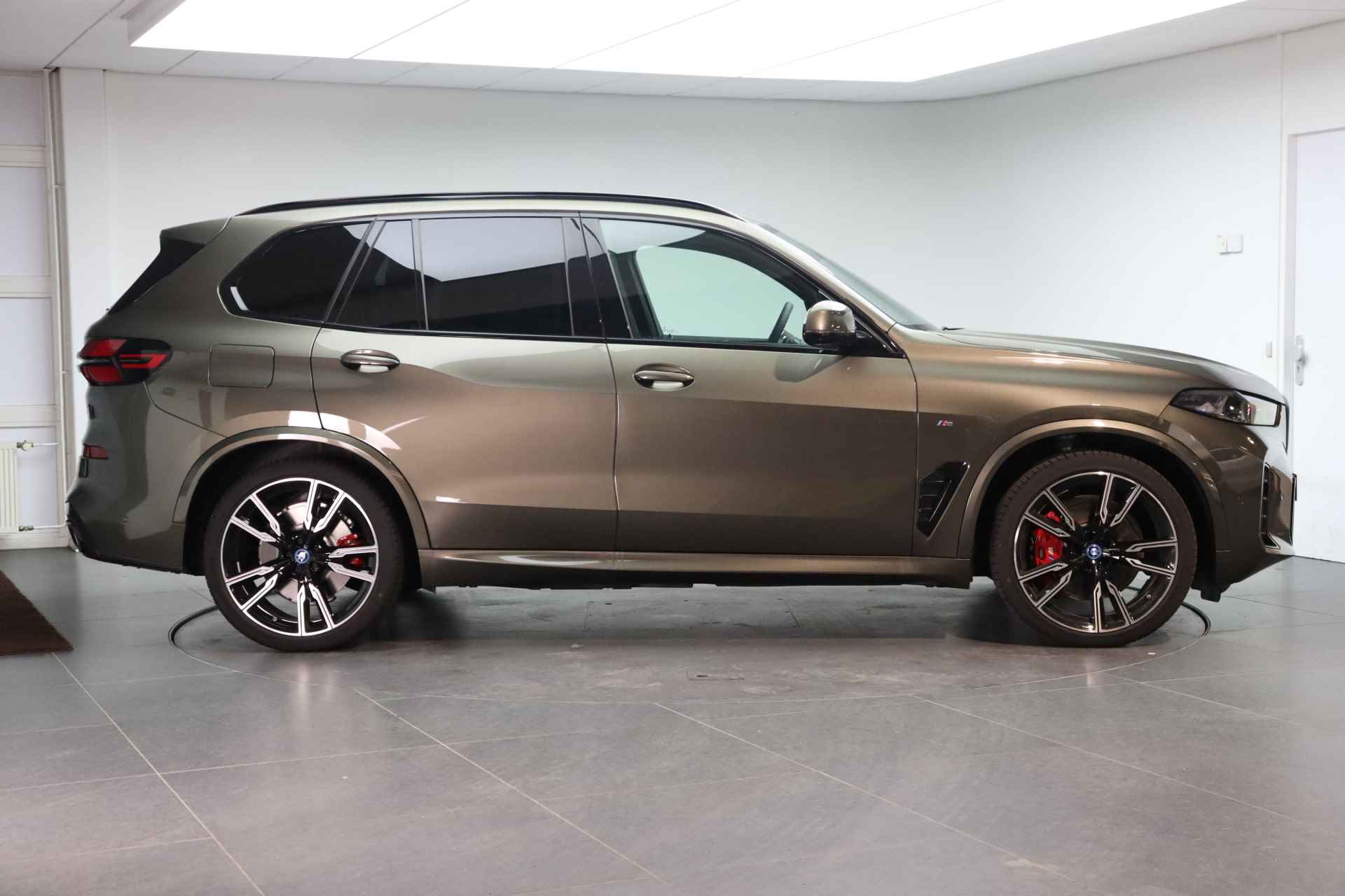 BMW X5 xDrive50e High Executive M Sport Automaat / Panoramadak / Trekhaak / Bowers & Wilkins / M Multifunctionele Stoelen / Parking Assistant Professional / Soft-Close / Demo - 5/26