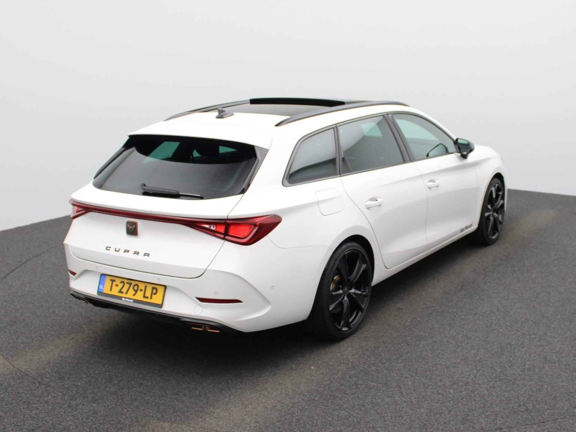 CUPRA Leon Sportstourer 1.4 e-Hybrid VZ Performance 245 PK | PANORAMADAK | ACHTERUITRIJCAMERA | VIRTUAL COCKPIT | SFEERVERLICHTING | APPLE CARPLAY - ANDROID AUTO | STOEL + STUURVERWARMING | ELEKTRISCH BEDIENBARE BESTUURDERSSTOEL MET MEMORY | ELEKTRISCH BEDIENBARE ACHTERKLEP | NAVIGATIE | KUIPSTOELEN | PARKEERSENSOREN VOOR + ACHTER | ADAPTIVE CRUISE CONTROL | KEYLESS | DODEHOEK DETECTIE | LANE ASSIST | CLIMATE CONTROL | LED VERLICHTING | LICHTMETALEN VELGEN | - 6/51