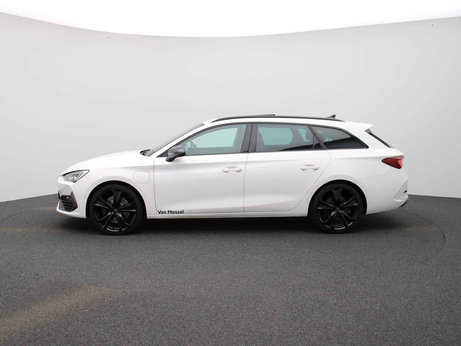 CUPRA Leon Sportstourer 1.4 e-Hybrid VZ Performance 245 PK | PANORAMADAK | ACHTERUITRIJCAMERA | VIRTUAL COCKPIT | SFEERVERLICHTING | APPLE CARPLAY - ANDROID AUTO | STOEL + STUURVERWARMING | ELEKTRISCH BEDIENBARE BESTUURDERSSTOEL MET MEMORY | ELEKTRISCH BEDIENBARE ACHTERKLEP | NAVIGATIE | KUIPSTOELEN | PARKEERSENSOREN VOOR + ACHTER | ADAPTIVE CRUISE CONTROL | KEYLESS | DODEHOEK DETECTIE | LANE ASSIST | CLIMATE CONTROL | LED VERLICHTING | LICHTMETALEN VELGEN | - 8/51