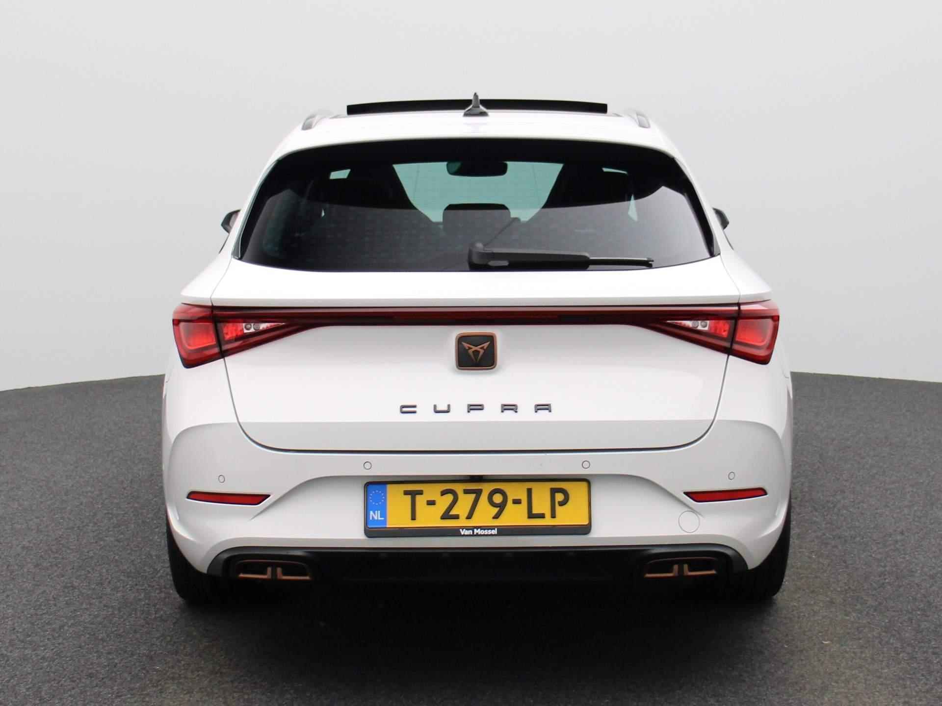 CUPRA Leon Sportstourer 1.4 e-Hybrid VZ Performance 245 PK | PANORAMADAK | ACHTERUITRIJCAMERA | VIRTUAL COCKPIT | SFEERVERLICHTING | APPLE CARPLAY - ANDROID AUTO | STOEL + STUURVERWARMING | ELEKTRISCH BEDIENBARE BESTUURDERSSTOEL MET MEMORY | ELEKTRISCH BEDIENBARE ACHTERKLEP | NAVIGATIE | KUIPSTOELEN | PARKEERSENSOREN VOOR + ACHTER | ADAPTIVE CRUISE CONTROL | KEYLESS | DODEHOEK DETECTIE | LANE ASSIST | CLIMATE CONTROL | LED VERLICHTING | LICHTMETALEN VELGEN | - 9/51