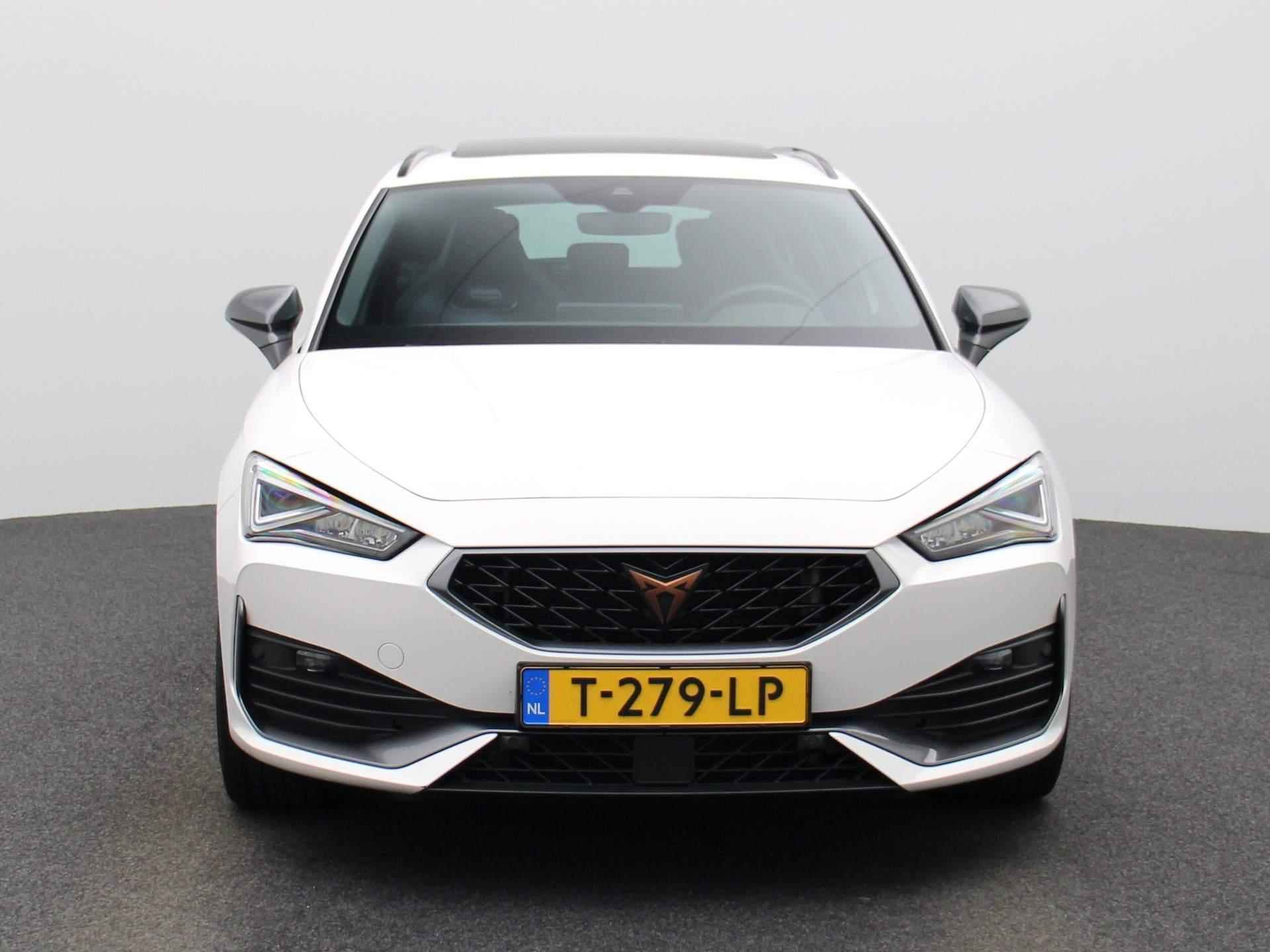 CUPRA Leon Sportstourer 1.4 e-Hybrid VZ Performance 245 PK | PANORAMADAK | ACHTERUITRIJCAMERA | VIRTUAL COCKPIT | SFEERVERLICHTING | APPLE CARPLAY - ANDROID AUTO | STOEL + STUURVERWARMING | ELEKTRISCH BEDIENBARE BESTUURDERSSTOEL MET MEMORY | ELEKTRISCH BEDIENBARE ACHTERKLEP | NAVIGATIE | KUIPSTOELEN | PARKEERSENSOREN VOOR + ACHTER | ADAPTIVE CRUISE CONTROL | KEYLESS | DODEHOEK DETECTIE | LANE ASSIST | CLIMATE CONTROL | LED VERLICHTING | LICHTMETALEN VELGEN | - 11/51