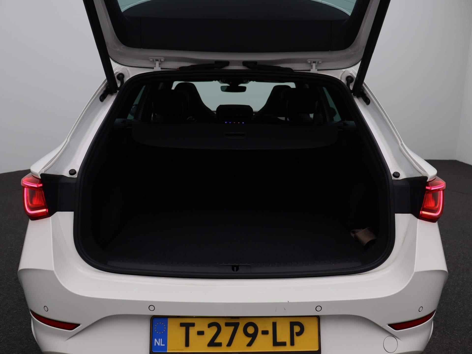 CUPRA Leon Sportstourer 1.4 e-Hybrid VZ Performance 245 PK | PANORAMADAK | ACHTERUITRIJCAMERA | VIRTUAL COCKPIT | SFEERVERLICHTING | APPLE CARPLAY - ANDROID AUTO | STOEL + STUURVERWARMING | ELEKTRISCH BEDIENBARE BESTUURDERSSTOEL MET MEMORY | ELEKTRISCH BEDIENBARE ACHTERKLEP | NAVIGATIE | KUIPSTOELEN | PARKEERSENSOREN VOOR + ACHTER | ADAPTIVE CRUISE CONTROL | KEYLESS | DODEHOEK DETECTIE | LANE ASSIST | CLIMATE CONTROL | LED VERLICHTING | LICHTMETALEN VELGEN | - 17/51